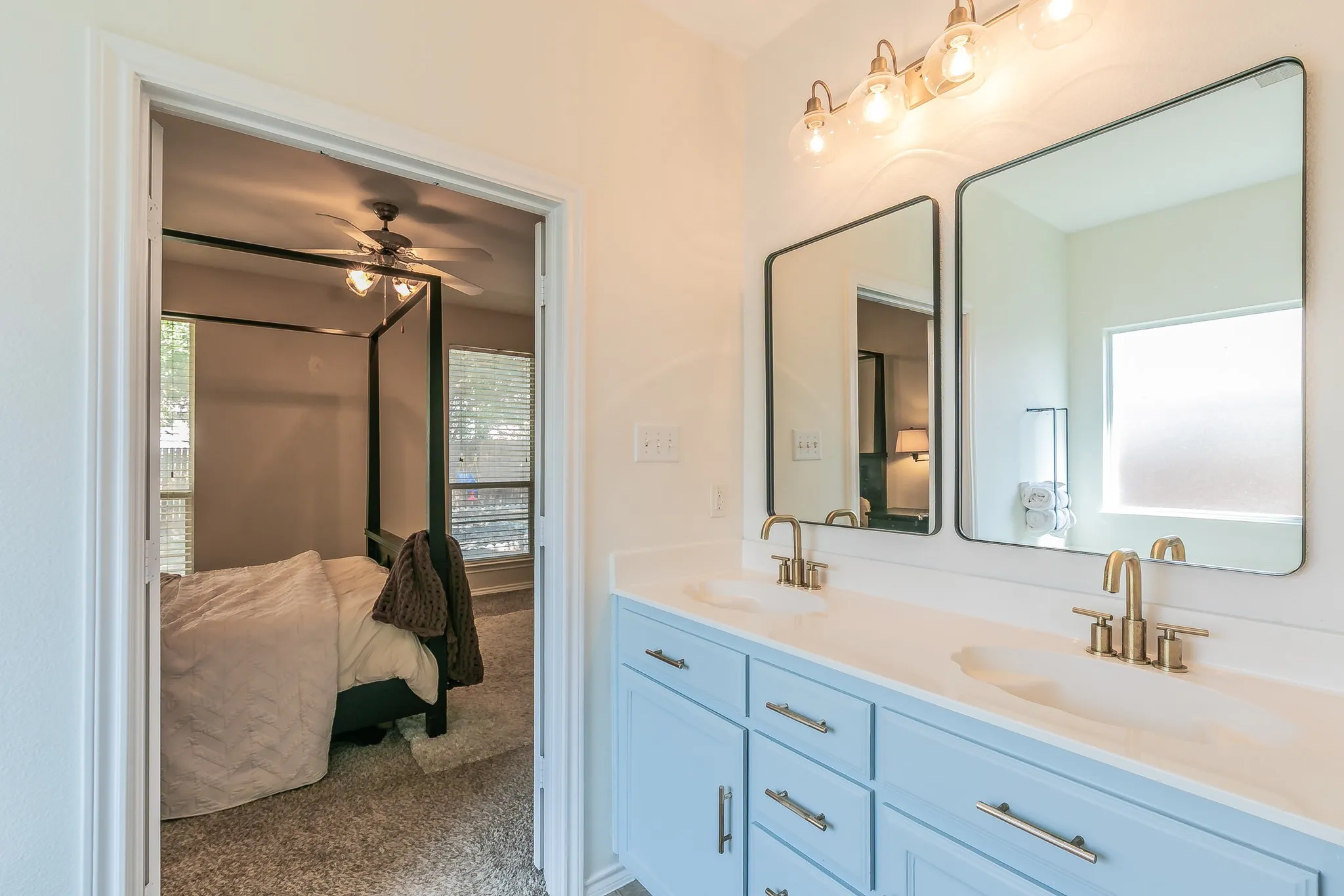 Single Family Residence For Sale in Tarrant County , 5009 Bedfordshire Drive, Fort Worth, Texas 76135, 3 Bedroom, 2 Bathroom, 2 Garage spaces, 1,583 Sqft, built in 2003, mls#21380235, Real Estate Agent in Fort Worth, Homes For Sale in Tarrant county, Homes For Sale in Fort Worth, Realtor in Fort Worth Texas, Real Estate Brokerage Independent Realty Texas, Luminita Cordes Realtor