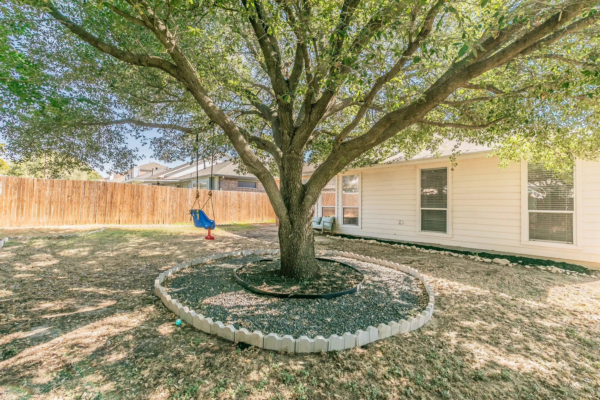 Single Family Residence For Sale in Tarrant County , 5009 Bedfordshire Drive, Fort Worth, Texas 76135, 3 Bedroom, 2 Bathroom, 2 Garage spaces, 1,583 Sqft, built in 2003, mls#21380235, Real Estate Agent in Fort Worth, Homes For Sale in Tarrant county, Homes For Sale in Fort Worth, Realtor in Fort Worth Texas, Real Estate Brokerage Independent Realty Texas, Luminita Cordes Realtor