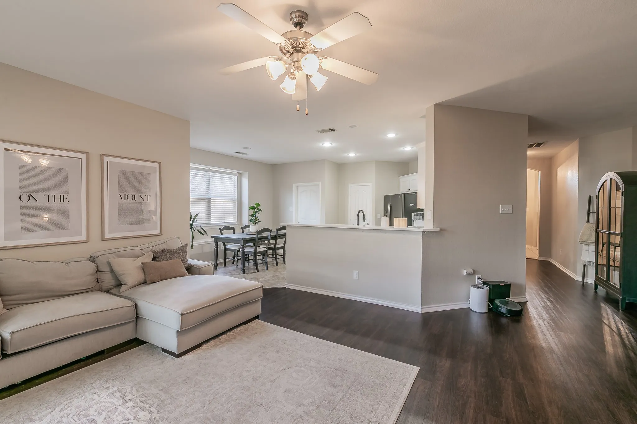 Single Family Residence For Sale in Tarrant County , 5009 Bedfordshire Drive, Fort Worth, Texas 76135, 3 Bedroom, 2 Bathroom, 2 Garage spaces, 1,583 Sqft, built in 2003, mls#21380235, Real Estate Agent in Fort Worth, Homes For Sale in Tarrant county, Homes For Sale in Fort Worth, Realtor in Fort Worth Texas, Real Estate Brokerage Independent Realty Texas, Luminita Cordes Realtor