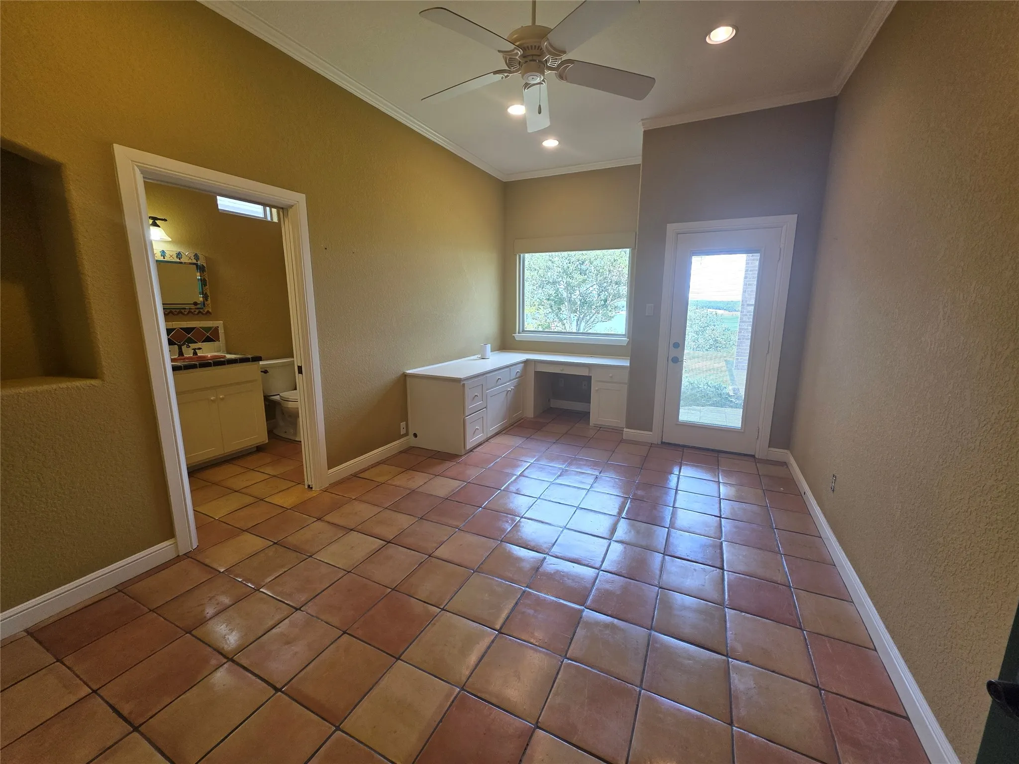 Single Family Residence For Rent in Hood County , 4204 Bluff View Drive, Granbury, Texas 76048, 3 Bedroom, 4 Bathroom, 3 Garage spaces, 2,452 Sqft, built in 2006, mls#21382259, Real Estate Agent in Granbury, Homes For Rent in Hood county, Homes For Rent in Granbury, Realtor in Granbury Texas, Real Estate Brokerage Independent Realty Texas, Luminita Cordes Realtor
