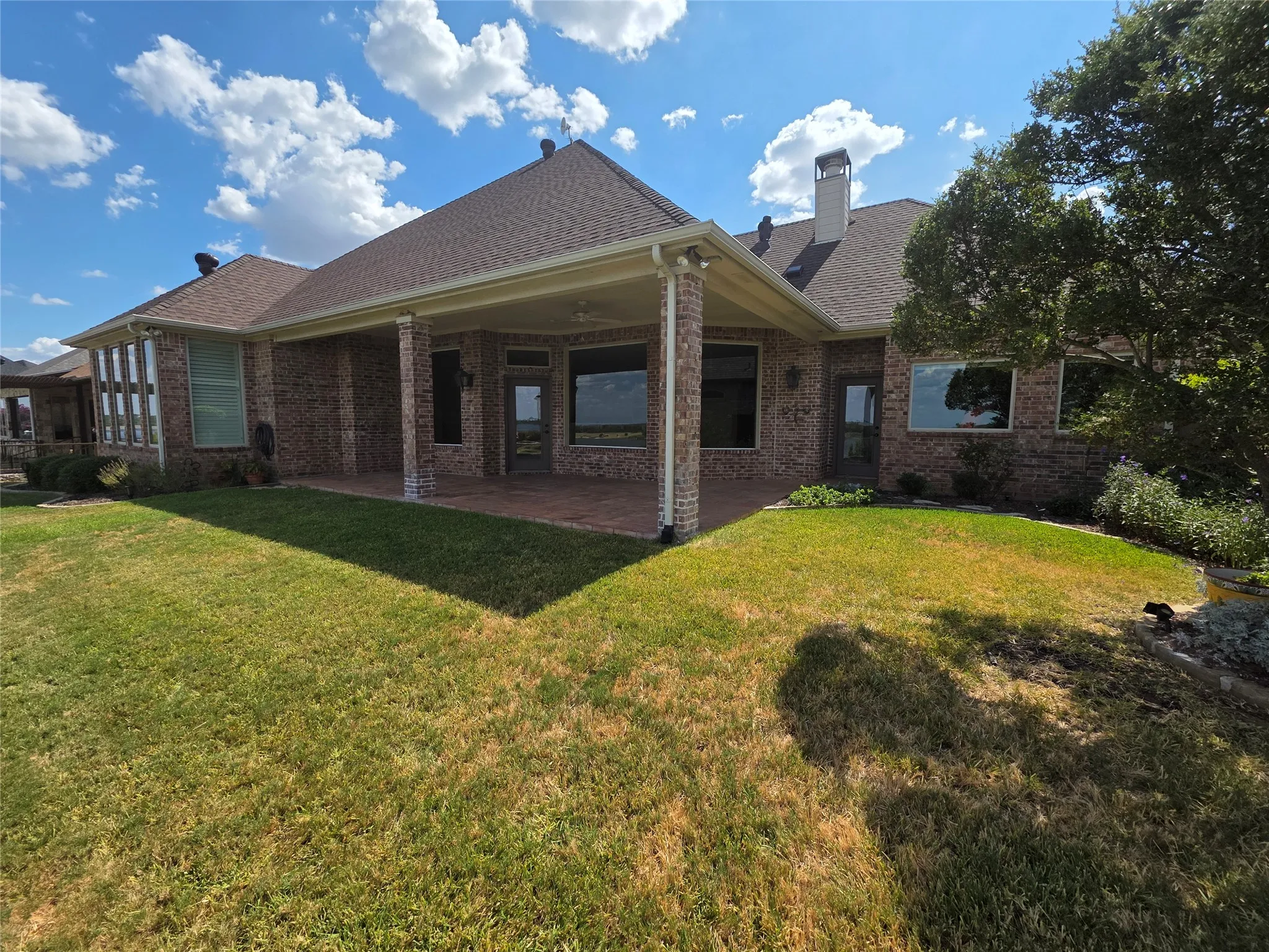 Single Family Residence For Rent in Hood County , 4204 Bluff View Drive, Granbury, Texas 76048, 3 Bedroom, 4 Bathroom, 3 Garage spaces, 2,452 Sqft, built in 2006, mls#21382259, Real Estate Agent in Granbury, Homes For Rent in Hood county, Homes For Rent in Granbury, Realtor in Granbury Texas, Real Estate Brokerage Independent Realty Texas, Luminita Cordes Realtor