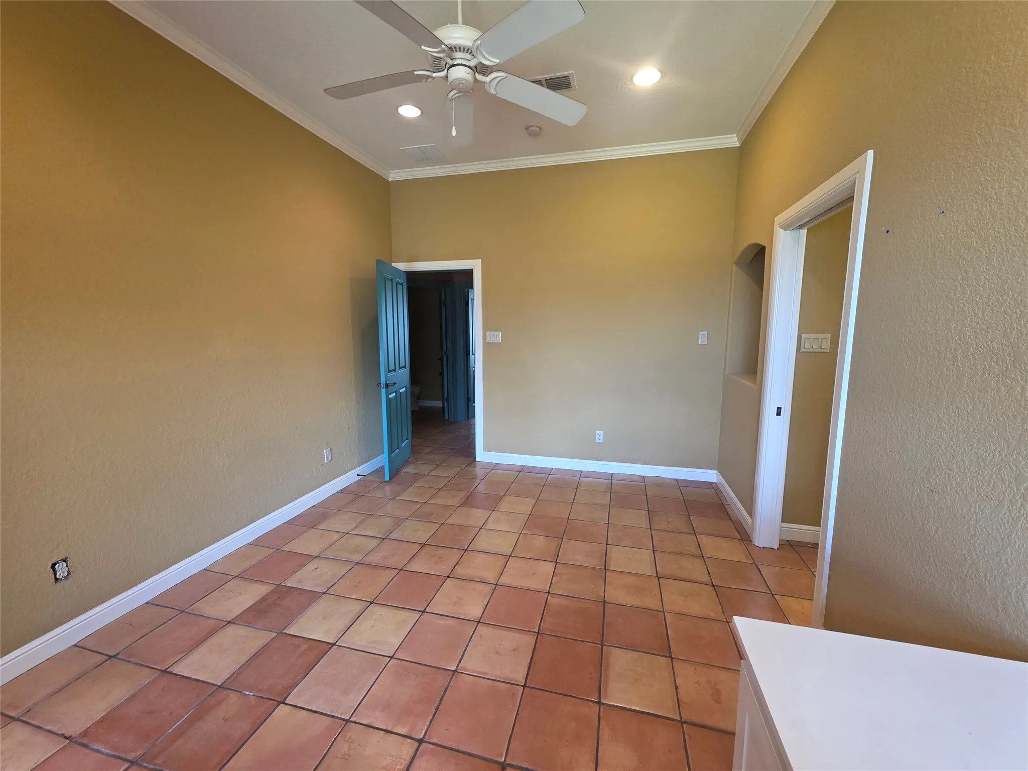 Single Family Residence For Rent in Hood County , 4204 Bluff View Drive, Granbury, Texas 76048, 3 Bedroom, 4 Bathroom, 3 Garage spaces, 2,452 Sqft, built in 2006, mls#21382259, Real Estate Agent in Granbury, Homes For Rent in Hood county, Homes For Rent in Granbury, Realtor in Granbury Texas, Real Estate Brokerage Independent Realty Texas, Luminita Cordes Realtor