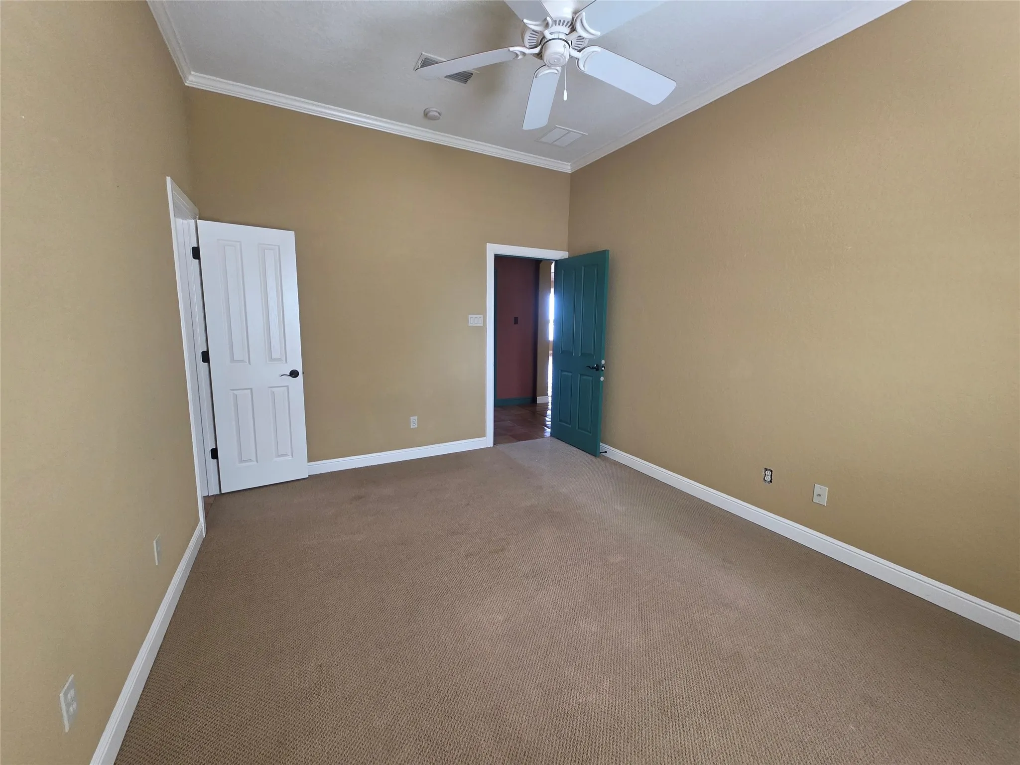 Single Family Residence For Rent in Hood County , 4204 Bluff View Drive, Granbury, Texas 76048, 3 Bedroom, 4 Bathroom, 3 Garage spaces, 2,452 Sqft, built in 2006, mls#21382259, Real Estate Agent in Granbury, Homes For Rent in Hood county, Homes For Rent in Granbury, Realtor in Granbury Texas, Real Estate Brokerage Independent Realty Texas, Luminita Cordes Realtor