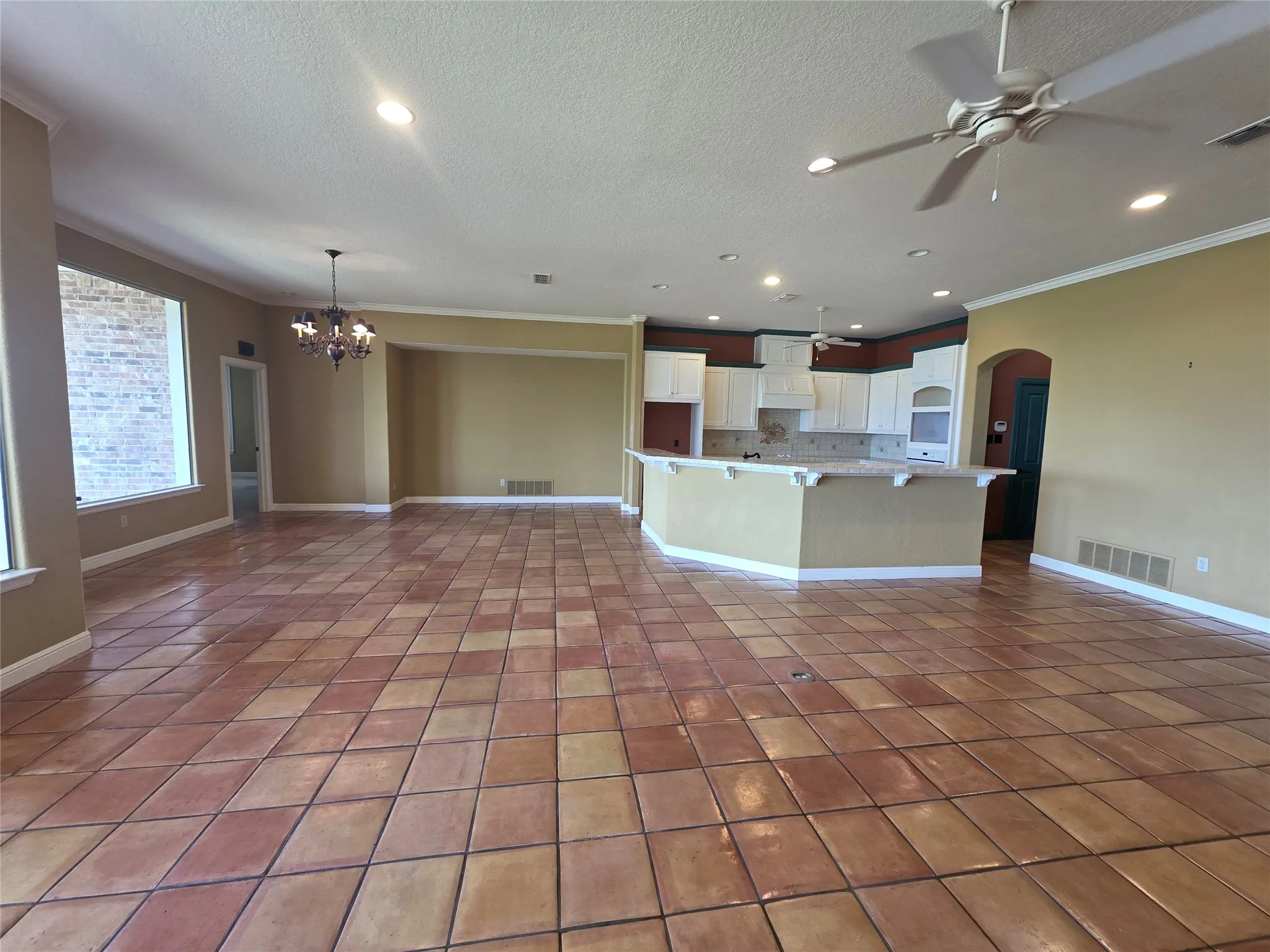Single Family Residence For Rent in Hood County , 4204 Bluff View Drive, Granbury, Texas 76048, 3 Bedroom, 4 Bathroom, 3 Garage spaces, 2,452 Sqft, built in 2006, mls#21382259, Real Estate Agent in Granbury, Homes For Rent in Hood county, Homes For Rent in Granbury, Realtor in Granbury Texas, Real Estate Brokerage Independent Realty Texas, Luminita Cordes Realtor