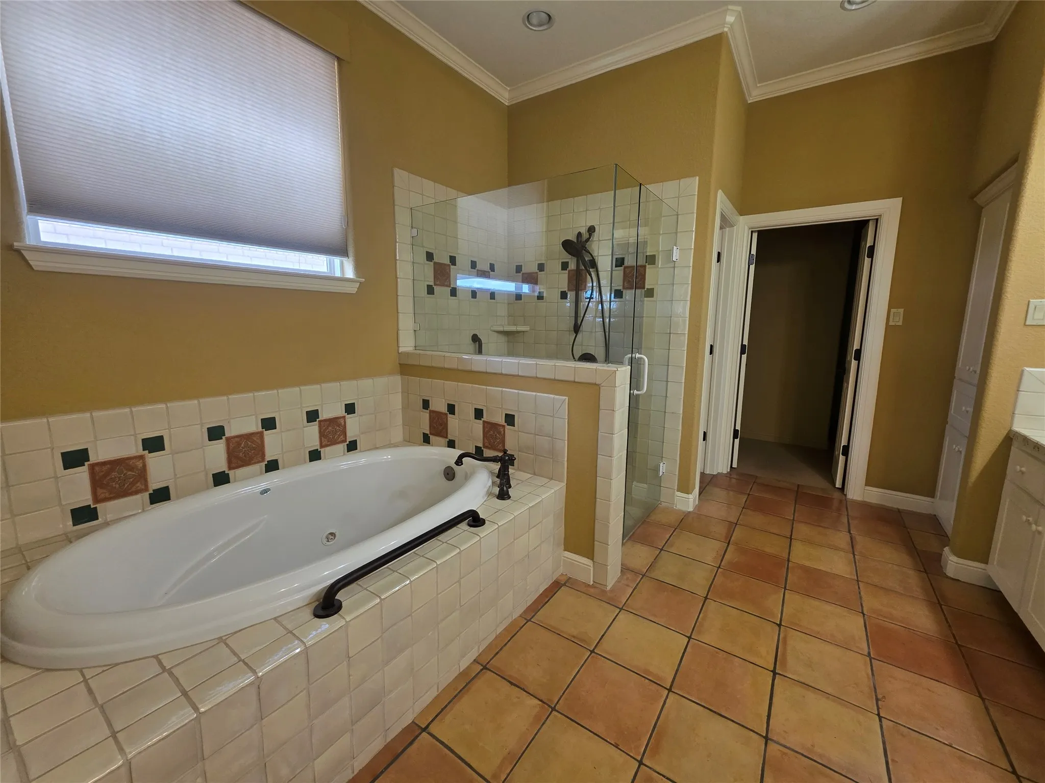 Single Family Residence For Rent in Hood County , 4204 Bluff View Drive, Granbury, Texas 76048, 3 Bedroom, 4 Bathroom, 3 Garage spaces, 2,452 Sqft, built in 2006, mls#21382259, Real Estate Agent in Granbury, Homes For Rent in Hood county, Homes For Rent in Granbury, Realtor in Granbury Texas, Real Estate Brokerage Independent Realty Texas, Luminita Cordes Realtor