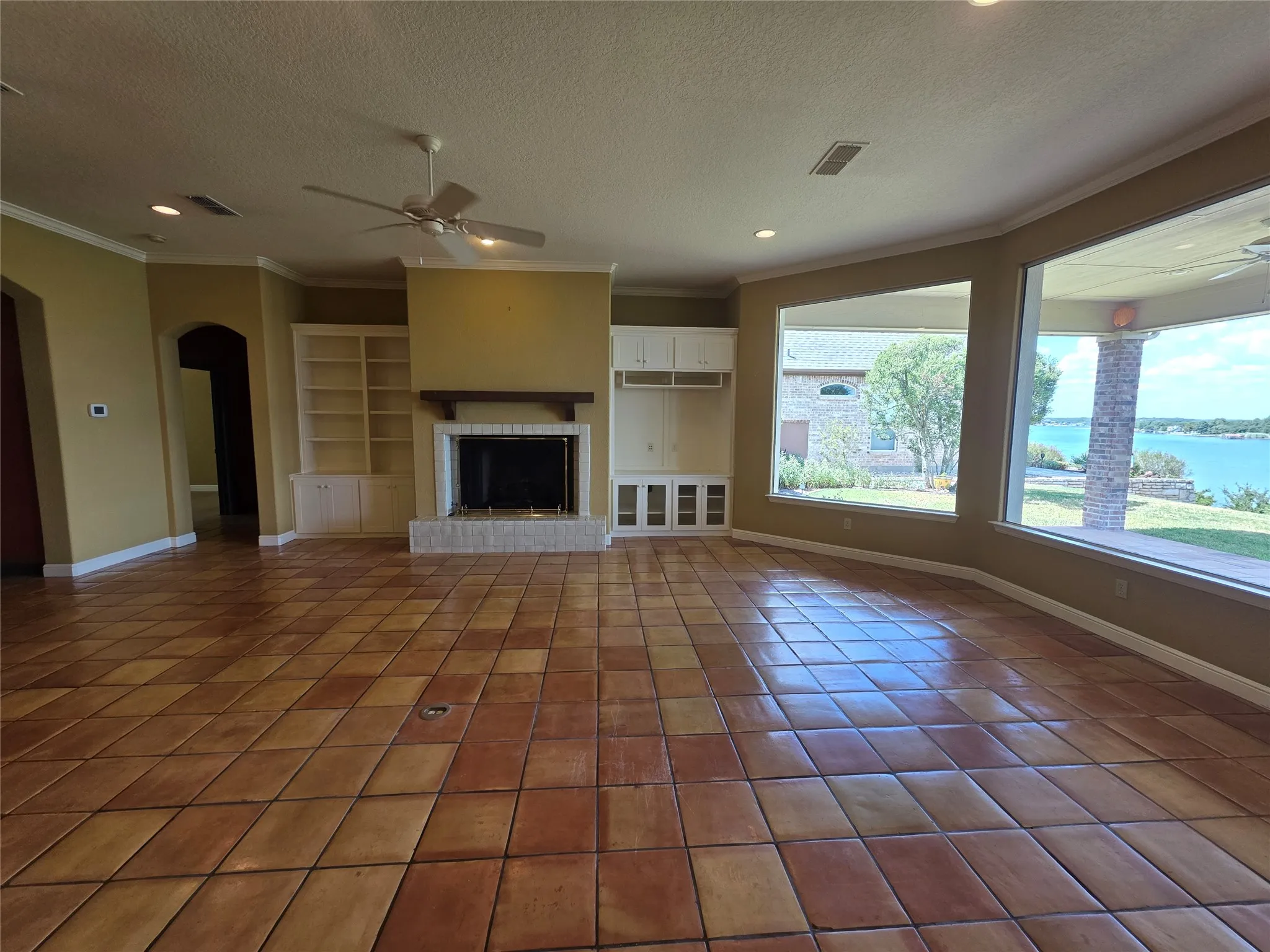 Single Family Residence For Rent in Hood County , 4204 Bluff View Drive, Granbury, Texas 76048, 3 Bedroom, 4 Bathroom, 3 Garage spaces, 2,452 Sqft, built in 2006, mls#21382259, Real Estate Agent in Granbury, Homes For Rent in Hood county, Homes For Rent in Granbury, Realtor in Granbury Texas, Real Estate Brokerage Independent Realty Texas, Luminita Cordes Realtor