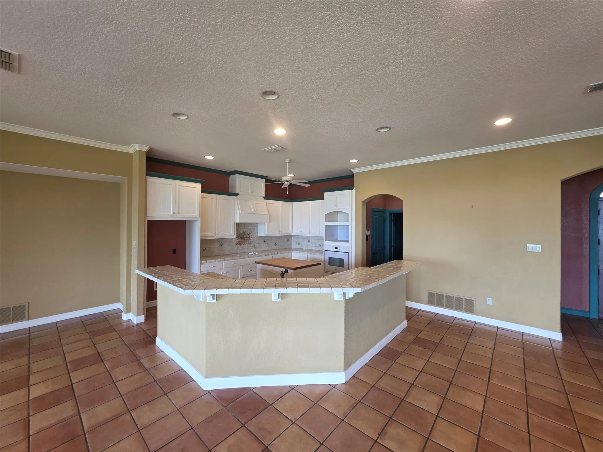 Single Family Residence For Rent in Hood County , 4204 Bluff View Drive, Granbury, Texas 76048, 3 Bedroom, 4 Bathroom, 3 Garage spaces, 2,452 Sqft, built in 2006, mls#21382259, Real Estate Agent in Granbury, Homes For Rent in Hood county, Homes For Rent in Granbury, Realtor in Granbury Texas, Real Estate Brokerage Independent Realty Texas, Luminita Cordes Realtor