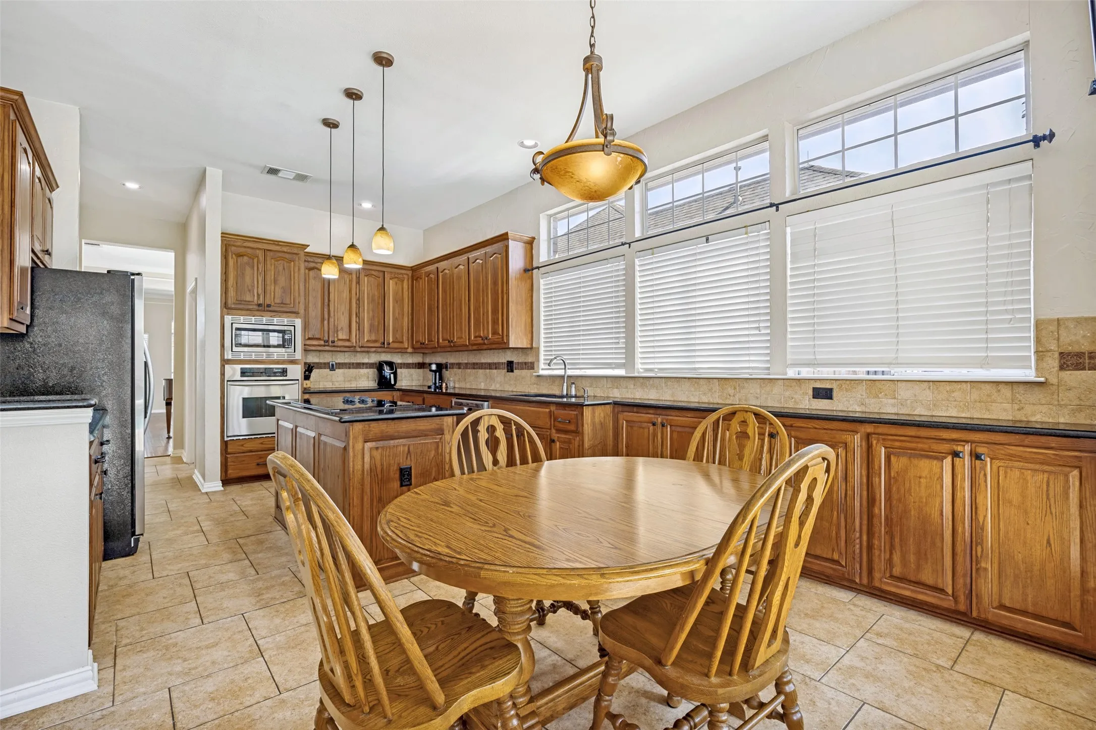 Single Family Residence For Sale in Dallas County , 821 Shorewood Drive, Coppell, Texas 75019, 4 Bedroom, 3 Bathroom, 2 Garage spaces, 2,664 Sqft, built in 1993, mls#21381822, Real Estate Agent in Coppell, Homes For Sale in Dallas county, Homes For Sale in Coppell, Realtor in Coppell Texas, Real Estate Brokerage Independent Realty Texas, Luminita Cordes Realtor