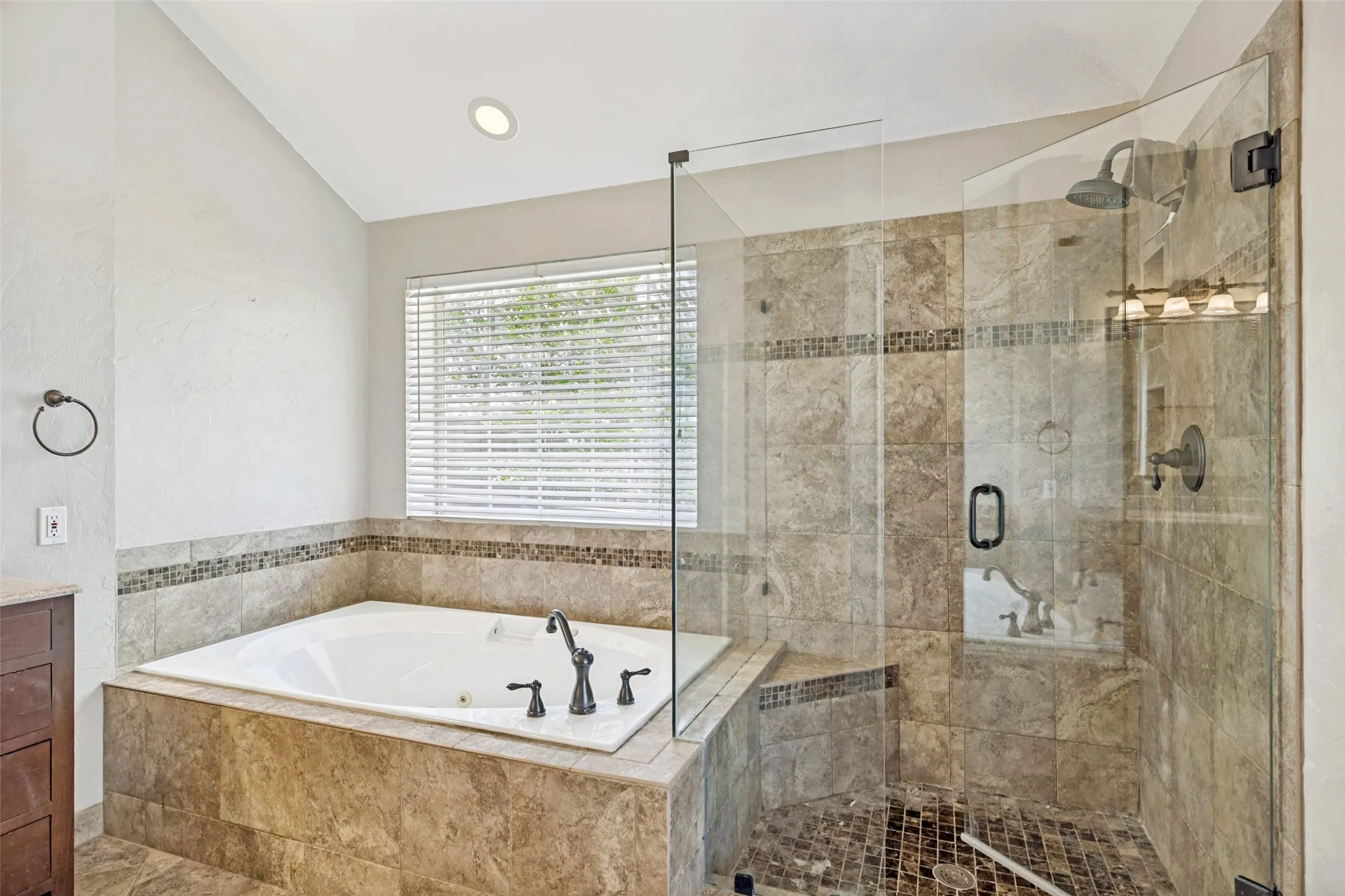 Single Family Residence For Sale in Dallas County , 821 Shorewood Drive, Coppell, Texas 75019, 4 Bedroom, 3 Bathroom, 2 Garage spaces, 2,664 Sqft, built in 1993, mls#21381822, Real Estate Agent in Coppell, Homes For Sale in Dallas county, Homes For Sale in Coppell, Realtor in Coppell Texas, Real Estate Brokerage Independent Realty Texas, Luminita Cordes Realtor