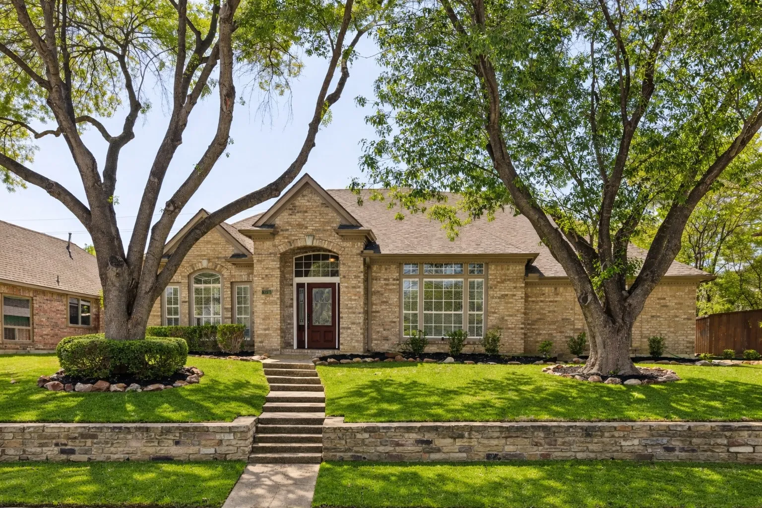 Single Family Residence For Sale in Dallas County , 821 Shorewood Drive, Coppell, Texas 75019, 4 Bedroom, 3 Bathroom, 2 Garage spaces, 2,664 Sqft, built in 1993, mls#21381822, Real Estate Agent in Coppell, Homes For Sale in Dallas county, Homes For Sale in Coppell, Realtor in Coppell Texas, Real Estate Brokerage Independent Realty Texas, Luminita Cordes Realtor