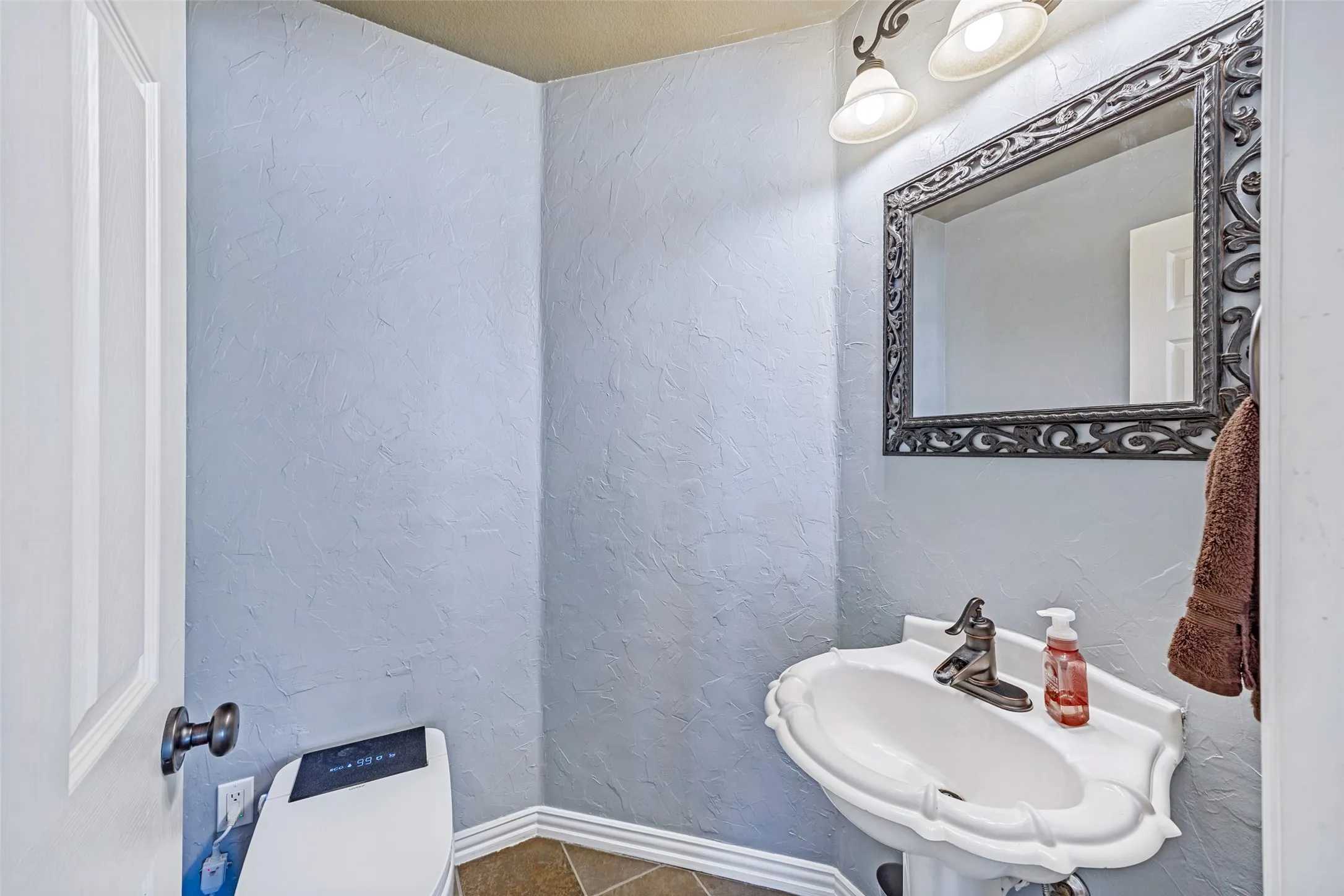 Single Family Residence For Sale in Dallas County , 821 Shorewood Drive, Coppell, Texas 75019, 4 Bedroom, 3 Bathroom, 2 Garage spaces, 2,664 Sqft, built in 1993, mls#21381822, Real Estate Agent in Coppell, Homes For Sale in Dallas county, Homes For Sale in Coppell, Realtor in Coppell Texas, Real Estate Brokerage Independent Realty Texas, Luminita Cordes Realtor