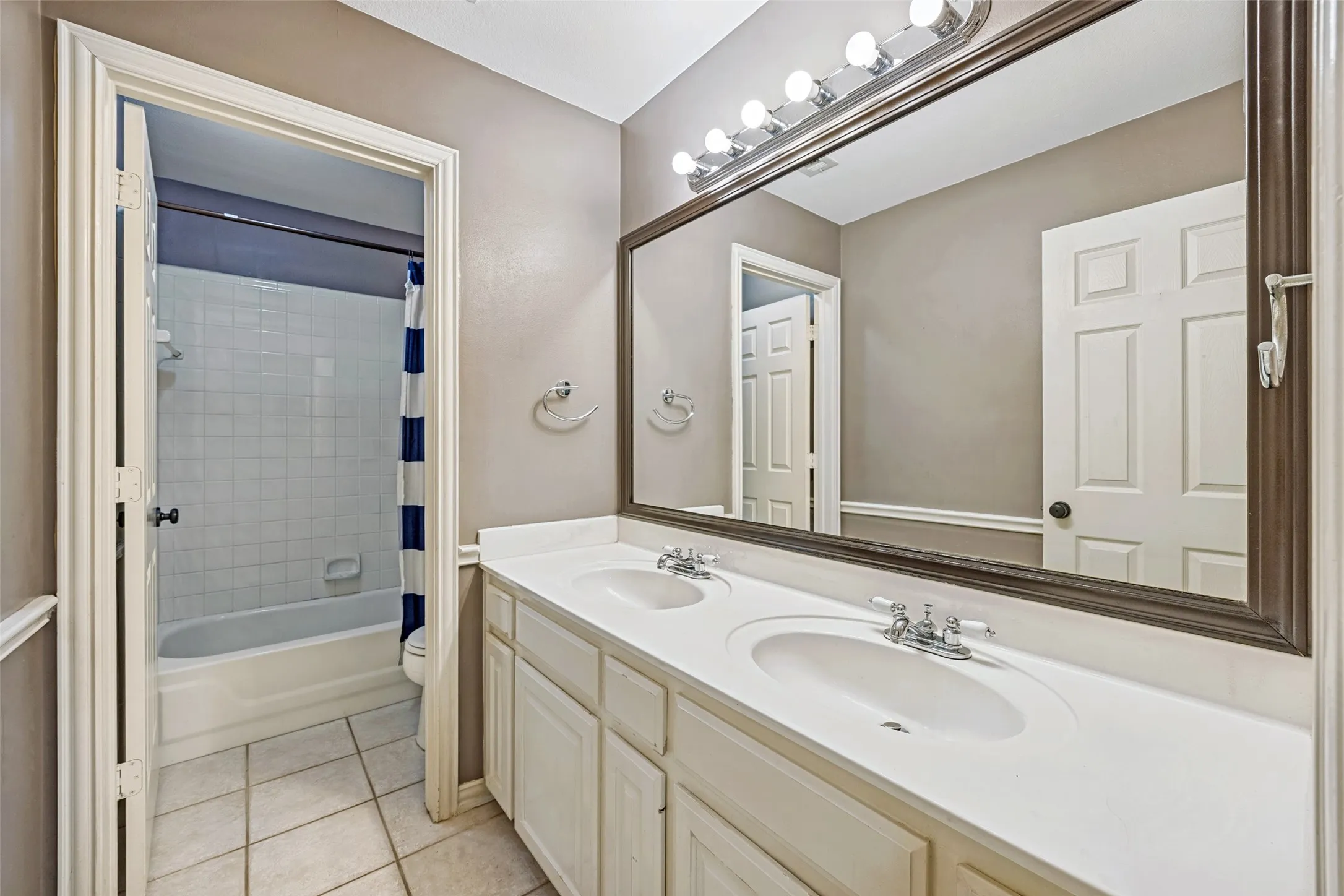 Single Family Residence For Sale in Dallas County , 821 Shorewood Drive, Coppell, Texas 75019, 4 Bedroom, 3 Bathroom, 2 Garage spaces, 2,664 Sqft, built in 1993, mls#21381822, Real Estate Agent in Coppell, Homes For Sale in Dallas county, Homes For Sale in Coppell, Realtor in Coppell Texas, Real Estate Brokerage Independent Realty Texas, Luminita Cordes Realtor
