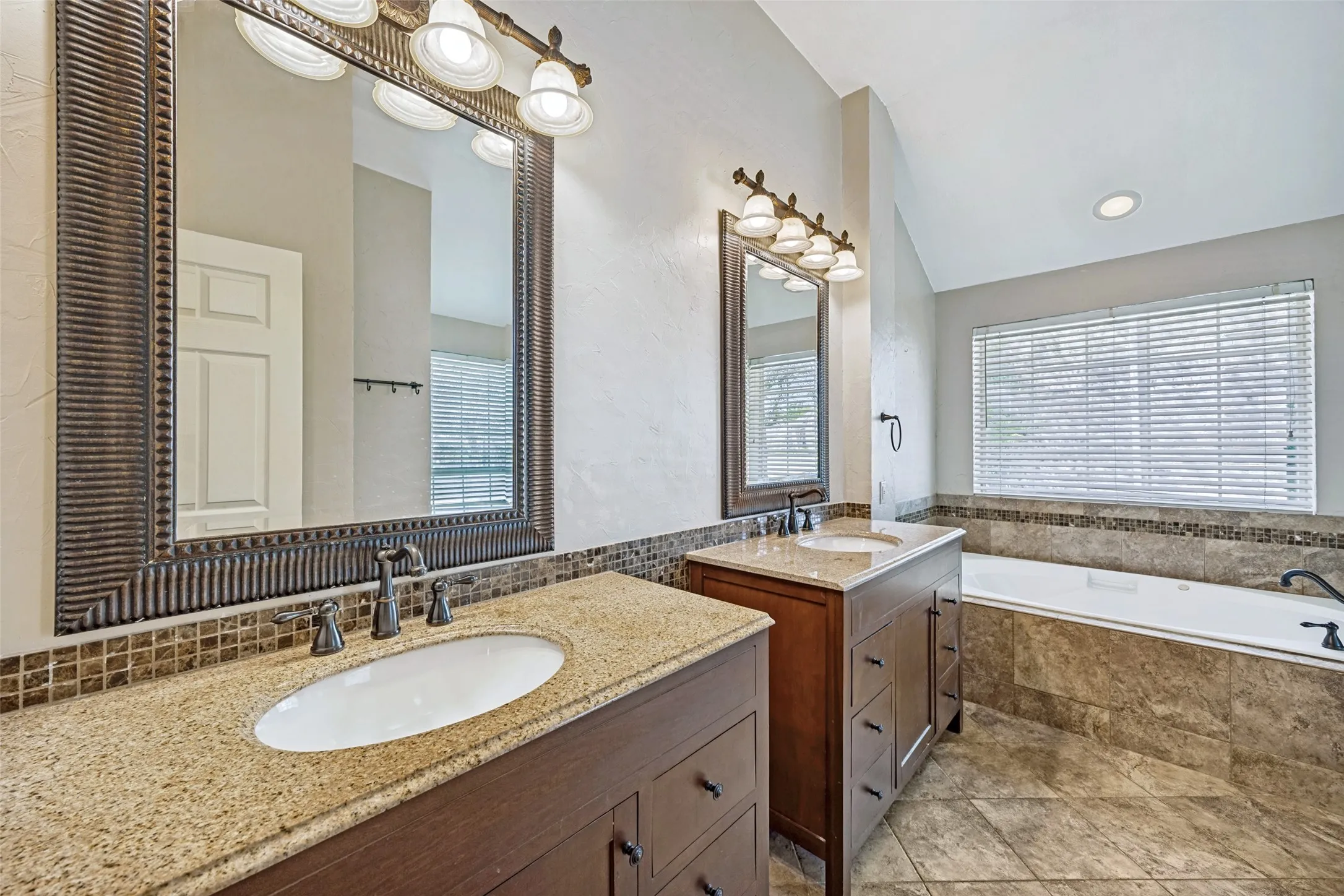 Single Family Residence For Sale in Dallas County , 821 Shorewood Drive, Coppell, Texas 75019, 4 Bedroom, 3 Bathroom, 2 Garage spaces, 2,664 Sqft, built in 1993, mls#21381822, Real Estate Agent in Coppell, Homes For Sale in Dallas county, Homes For Sale in Coppell, Realtor in Coppell Texas, Real Estate Brokerage Independent Realty Texas, Luminita Cordes Realtor