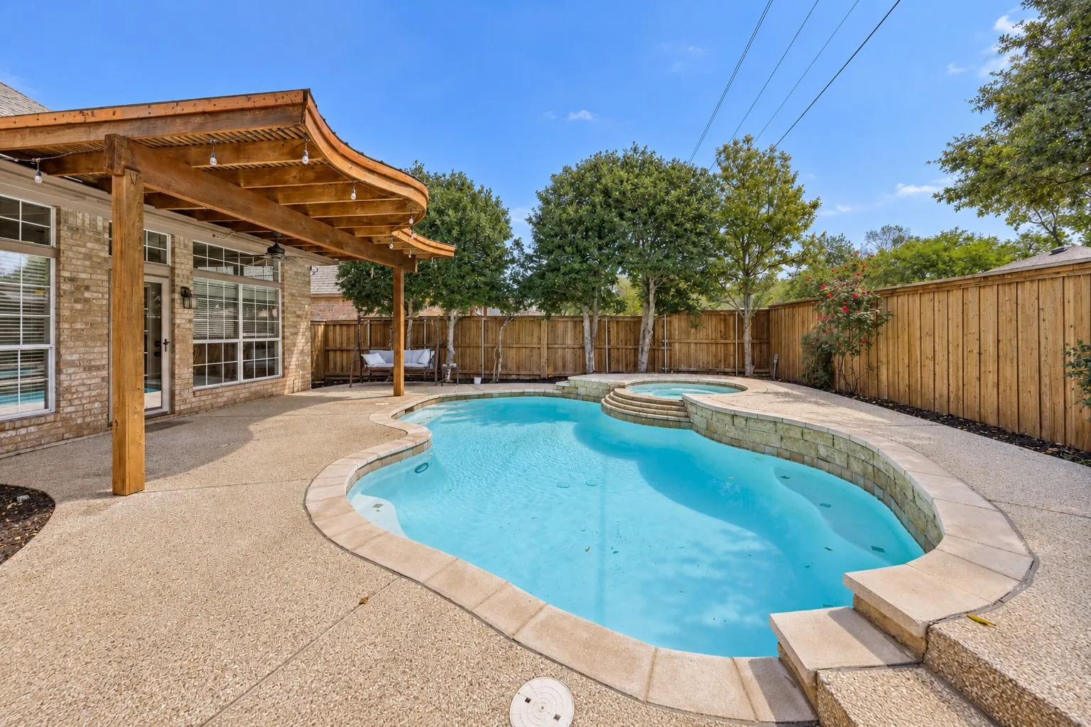 Single Family Residence For Sale in Dallas County , 821 Shorewood Drive, Coppell, Texas 75019, 4 Bedroom, 3 Bathroom, 2 Garage spaces, 2,664 Sqft, built in 1993, mls#21381822, Real Estate Agent in Coppell, Homes For Sale in Dallas county, Homes For Sale in Coppell, Realtor in Coppell Texas, Real Estate Brokerage Independent Realty Texas, Luminita Cordes Realtor
