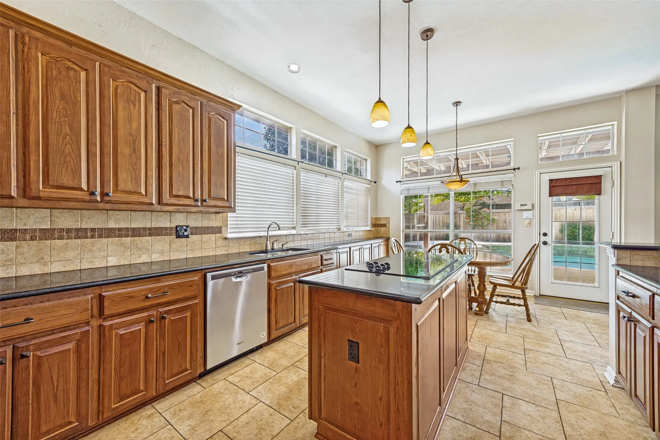 Single Family Residence For Sale in Dallas County , 821 Shorewood Drive, Coppell, Texas 75019, 4 Bedroom, 3 Bathroom, 2 Garage spaces, 2,664 Sqft, built in 1993, mls#21381822, Real Estate Agent in Coppell, Homes For Sale in Dallas county, Homes For Sale in Coppell, Realtor in Coppell Texas, Real Estate Brokerage Independent Realty Texas, Luminita Cordes Realtor