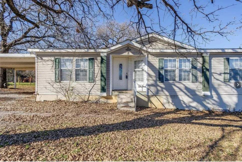Manufactured Home For Rent in Wise County , 185 County Road 4869, Azle, Texas 76020, 4 Bedroom, 2 Bathroom, Garage spaces, 1,980 Sqft, built in 2004, mls#21369275, Real Estate Agent in Azle, Homes For Rent in Wise county, Homes For Rent in Azle, Realtor in Azle Texas, Real Estate Brokerage Independent Realty Texas, Luminita Cordes Realtor