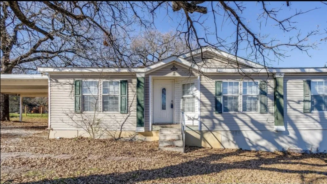 Manufactured Home For Rent in Wise County , 185 County Road 4869, Azle, Texas 76020, 4 Bedroom, 2 Bathroom, Garage spaces, 1,980 Sqft, built in 2004, mls#21369275, Real Estate Agent in Azle, Homes For Rent in Wise county, Homes For Rent in Azle, Realtor in Azle Texas, Real Estate Brokerage Independent Realty Texas, Luminita Cordes Realtor