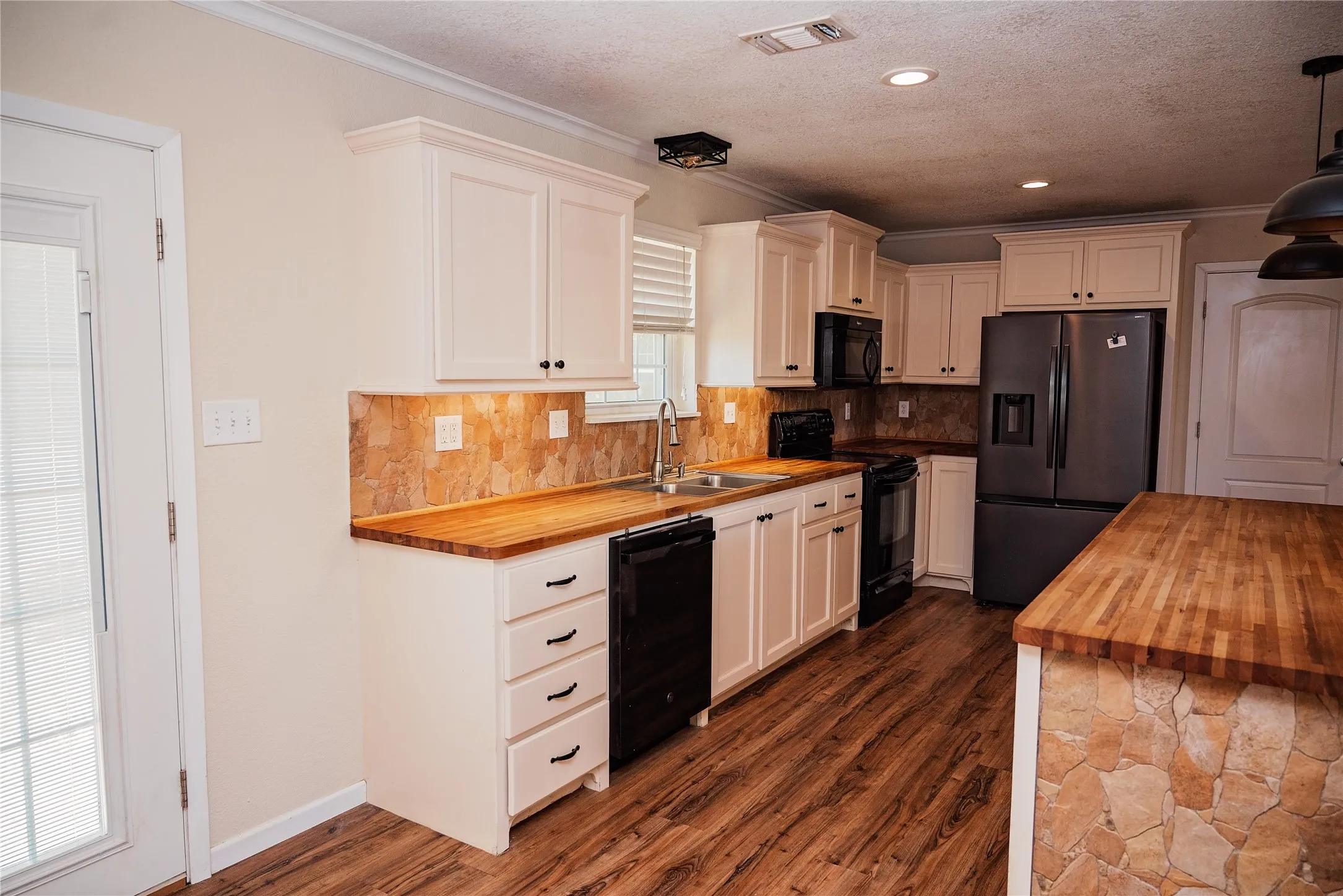 Single Family Residence For Sale in Eastland County , 1102 Conner, Eastland, Texas 76448, 3 Bedroom, 2 Bathroom, Garage spaces, 1,433 Sqft, built in 1978, mls#21382423, Real Estate Agent in Eastland, Homes For Sale in Eastland county, Homes For Sale in Eastland, Realtor in Eastland Texas, Real Estate Brokerage Independent Realty Texas, Luminita Cordes Realtor