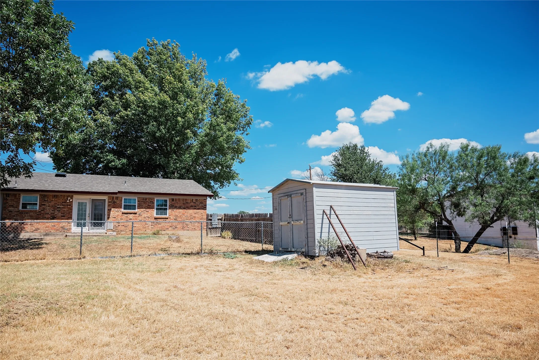Single Family Residence For Sale in Eastland County , 1102 Conner, Eastland, Texas 76448, 3 Bedroom, 2 Bathroom, Garage spaces, 1,433 Sqft, built in 1978, mls#21382423, Real Estate Agent in Eastland, Homes For Sale in Eastland county, Homes For Sale in Eastland, Realtor in Eastland Texas, Real Estate Brokerage Independent Realty Texas, Luminita Cordes Realtor