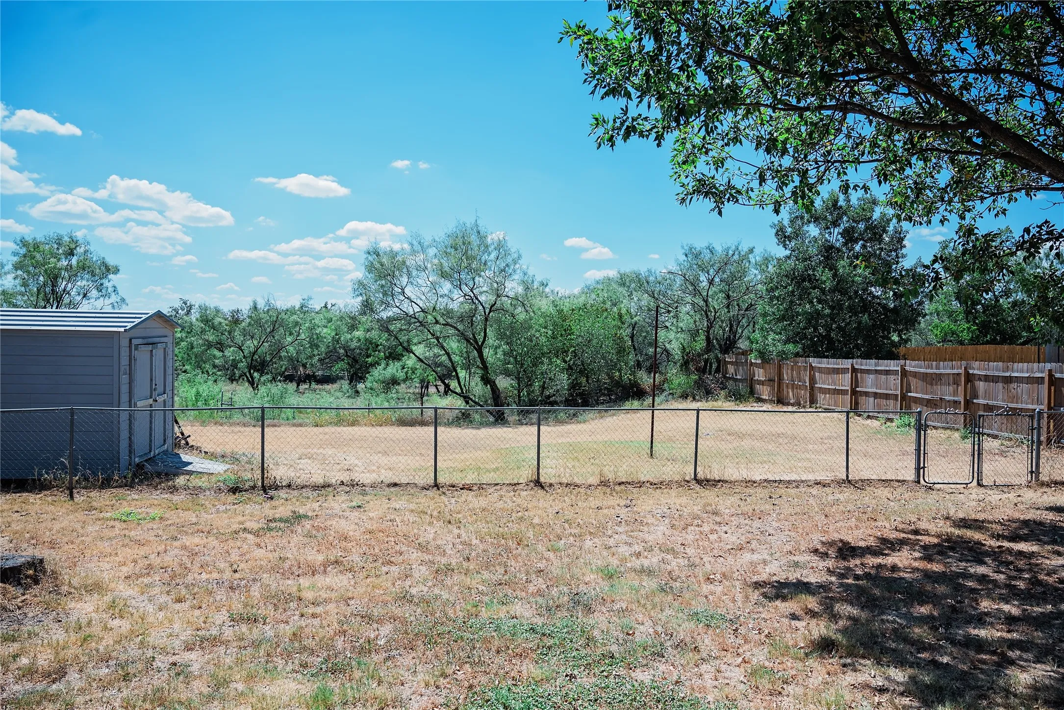 Single Family Residence For Sale in Eastland County , 1102 Conner, Eastland, Texas 76448, 3 Bedroom, 2 Bathroom, Garage spaces, 1,433 Sqft, built in 1978, mls#21382423, Real Estate Agent in Eastland, Homes For Sale in Eastland county, Homes For Sale in Eastland, Realtor in Eastland Texas, Real Estate Brokerage Independent Realty Texas, Luminita Cordes Realtor