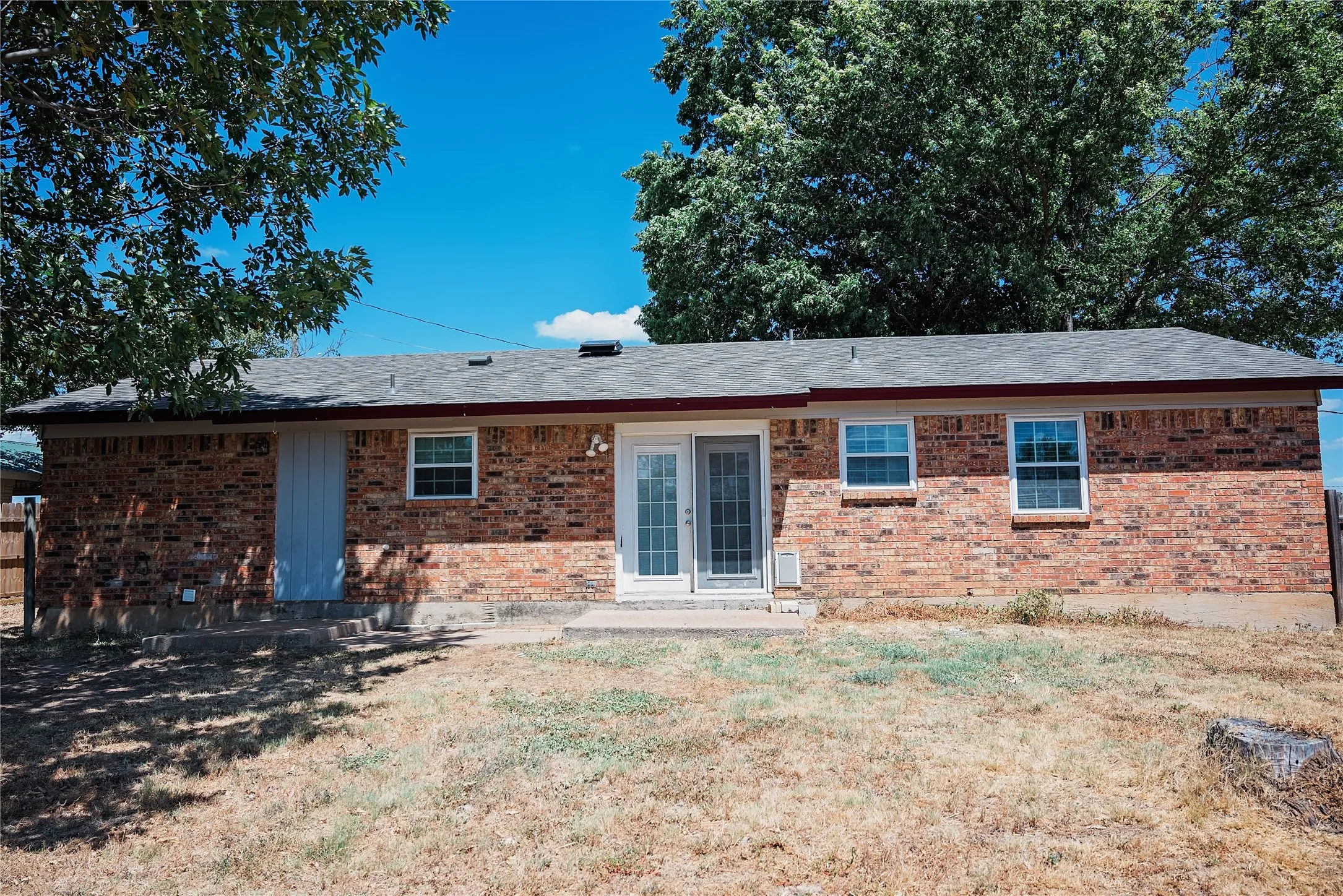 Single Family Residence For Sale in Eastland County , 1102 Conner, Eastland, Texas 76448, 3 Bedroom, 2 Bathroom, Garage spaces, 1,433 Sqft, built in 1978, mls#21382423, Real Estate Agent in Eastland, Homes For Sale in Eastland county, Homes For Sale in Eastland, Realtor in Eastland Texas, Real Estate Brokerage Independent Realty Texas, Luminita Cordes Realtor