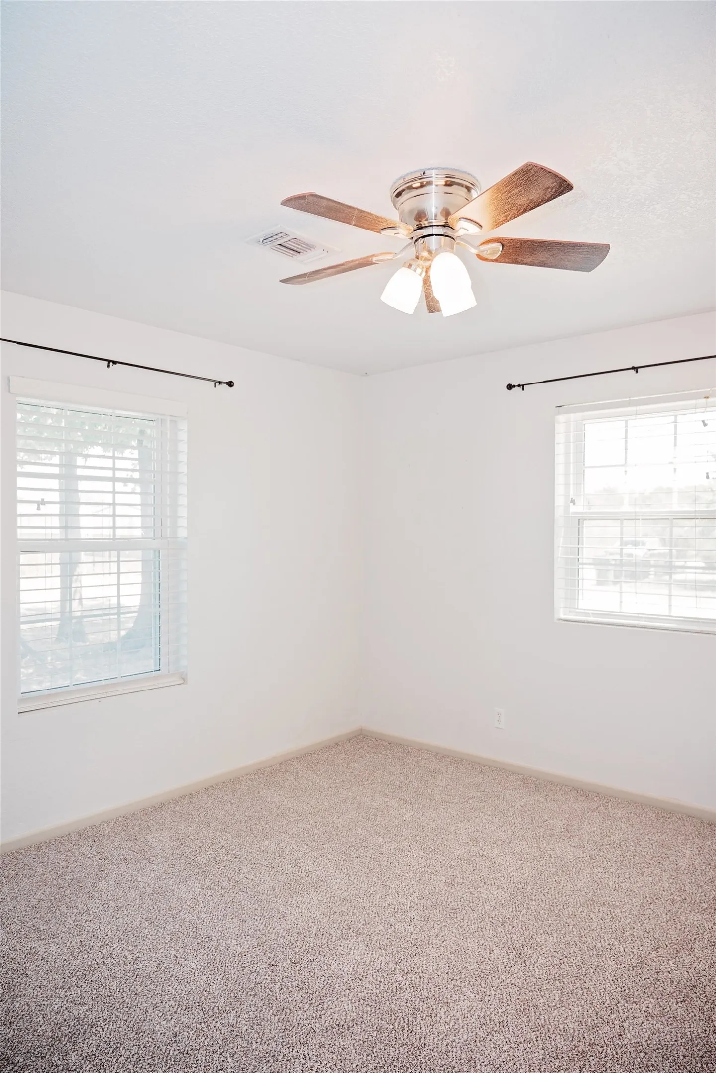 Single Family Residence For Sale in Eastland County , 1102 Conner, Eastland, Texas 76448, 3 Bedroom, 2 Bathroom, Garage spaces, 1,433 Sqft, built in 1978, mls#21382423, Real Estate Agent in Eastland, Homes For Sale in Eastland county, Homes For Sale in Eastland, Realtor in Eastland Texas, Real Estate Brokerage Independent Realty Texas, Luminita Cordes Realtor