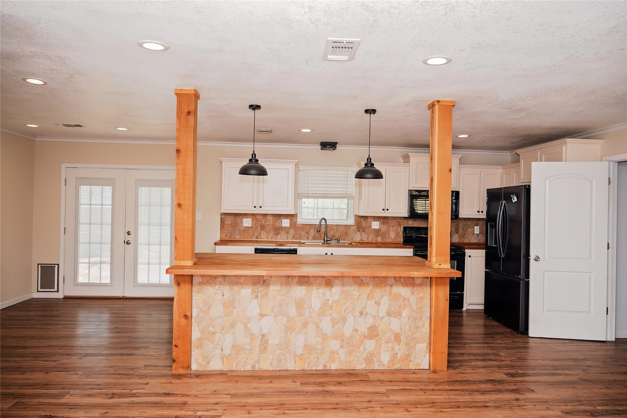 Single Family Residence For Sale in Eastland County , 1102 Conner, Eastland, Texas 76448, 3 Bedroom, 2 Bathroom, Garage spaces, 1,433 Sqft, built in 1978, mls#21382423, Real Estate Agent in Eastland, Homes For Sale in Eastland county, Homes For Sale in Eastland, Realtor in Eastland Texas, Real Estate Brokerage Independent Realty Texas, Luminita Cordes Realtor