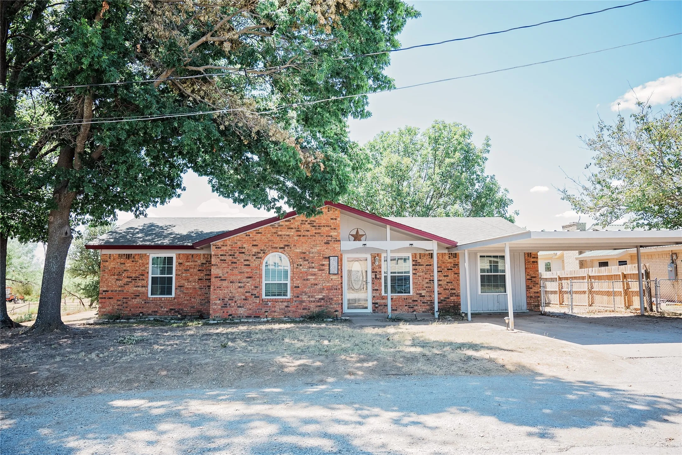 Single Family Residence For Sale in Eastland County , 1102 Conner, Eastland, Texas 76448, 3 Bedroom, 2 Bathroom, Garage spaces, 1,433 Sqft, built in 1978, mls#21382423, Real Estate Agent in Eastland, Homes For Sale in Eastland county, Homes For Sale in Eastland, Realtor in Eastland Texas, Real Estate Brokerage Independent Realty Texas, Luminita Cordes Realtor