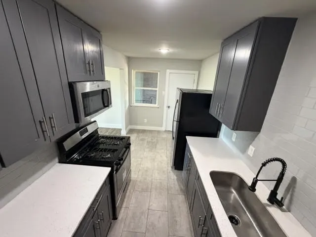 Apartment For Rent in Dallas County , 723 N Marsalis Avenue 205, Dallas, Texas 75203, 2 Bedroom, 1 Bathroom, Garage spaces, 753 Sqft, built in 1961, mls#21382417, Real Estate Agent in Dallas, Homes For Rent in Dallas county, Homes For Rent in Dallas, Realtor in Dallas Texas, Real Estate Brokerage Independent Realty Texas, Luminita Cordes Realtor