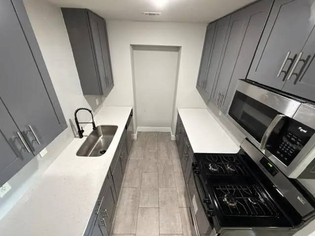Apartment For Rent in Dallas County , 723 N Marsalis Avenue 205, Dallas, Texas 75203, 2 Bedroom, 1 Bathroom, Garage spaces, 753 Sqft, built in 1961, mls#21382417, Real Estate Agent in Dallas, Homes For Rent in Dallas county, Homes For Rent in Dallas, Realtor in Dallas Texas, Real Estate Brokerage Independent Realty Texas, Luminita Cordes Realtor
