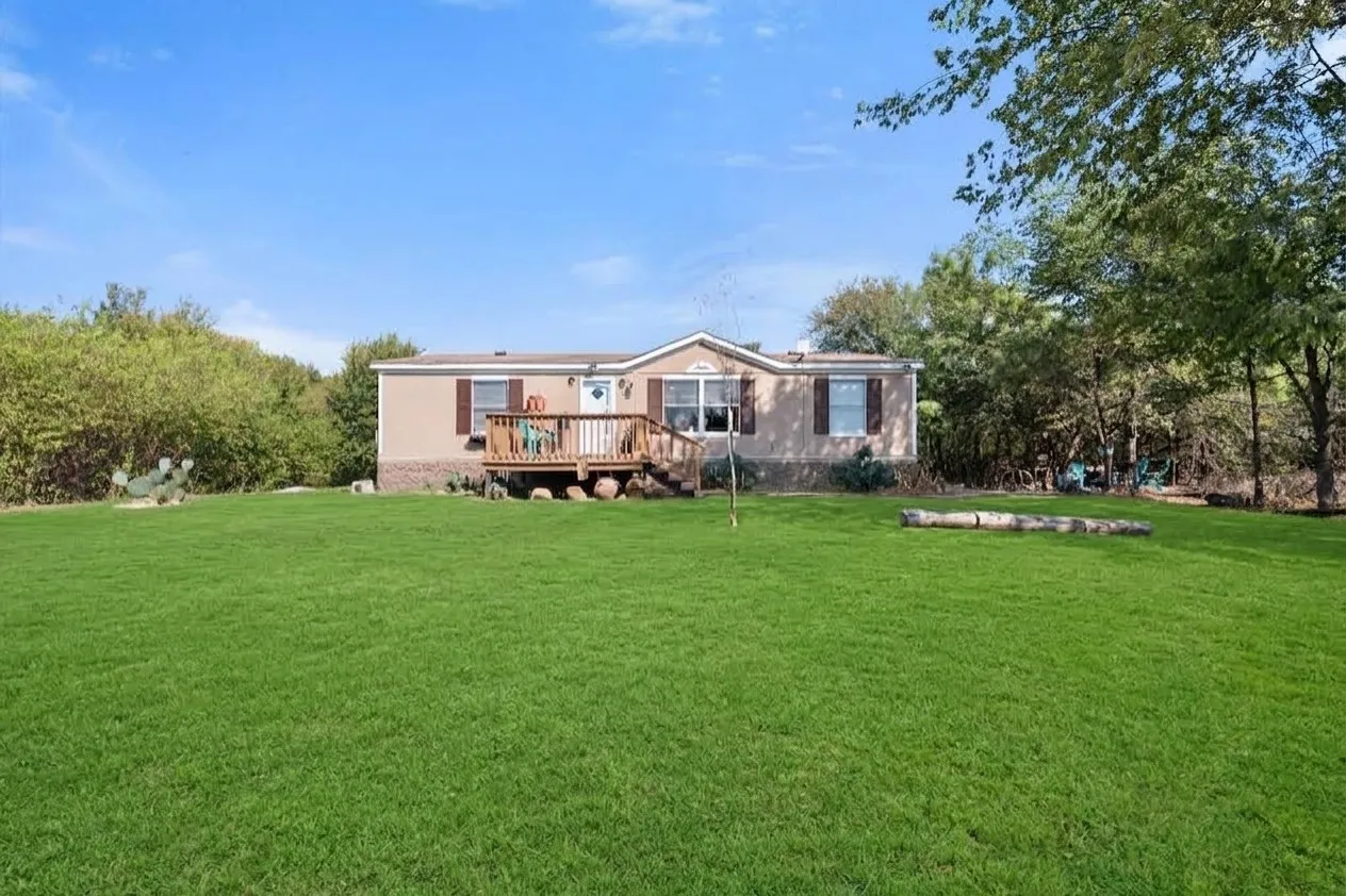 Mobile Home For Sale in Navarro County , 309 SE County Road 3048a, Corsicana, Texas 75109, 3 Bedroom, 2 Bathroom, Garage spaces, 1,232 Sqft, built in 1999, mls#21381261, Real Estate Agent in Corsicana, Homes For Sale in Navarro county, Homes For Sale in Corsicana, Realtor in Corsicana Texas, Real Estate Brokerage Independent Realty Texas, Luminita Cordes Realtor