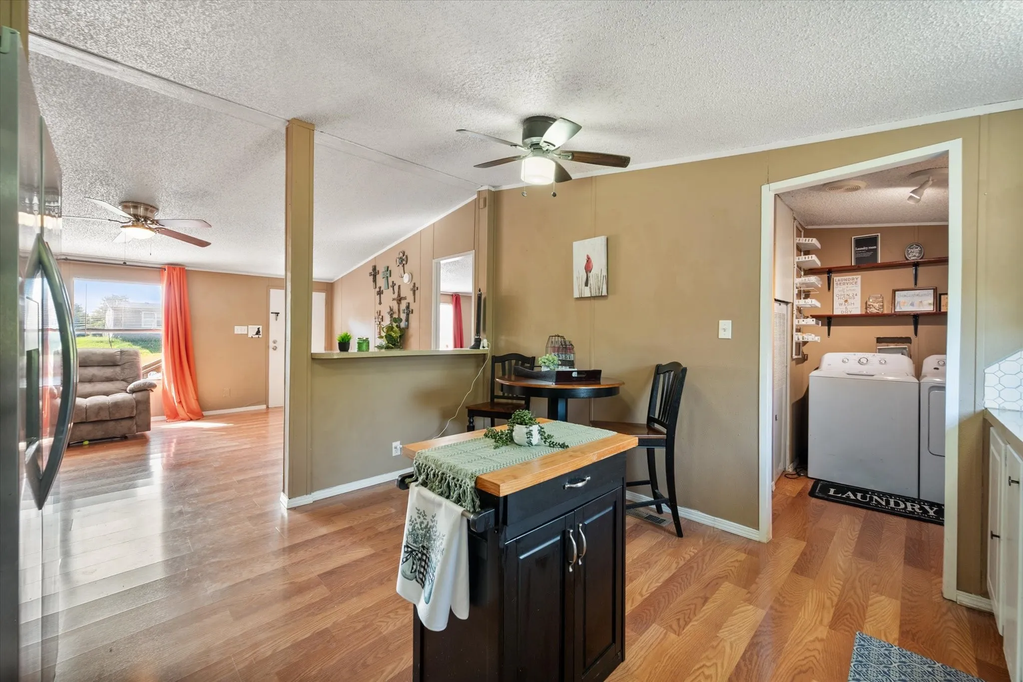 Mobile Home For Sale in Navarro County , 309 SE County Road 3048a, Corsicana, Texas 75109, 3 Bedroom, 2 Bathroom, Garage spaces, 1,232 Sqft, built in 1999, mls#21381261, Real Estate Agent in Corsicana, Homes For Sale in Navarro county, Homes For Sale in Corsicana, Realtor in Corsicana Texas, Real Estate Brokerage Independent Realty Texas, Luminita Cordes Realtor