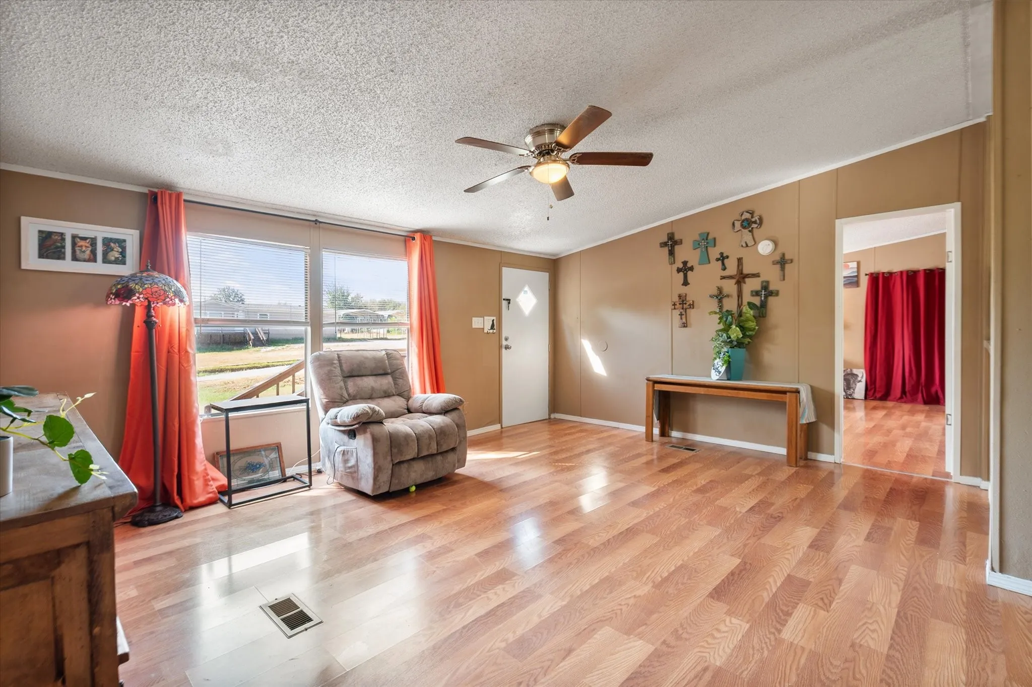 Mobile Home For Sale in Navarro County , 309 SE County Road 3048a, Corsicana, Texas 75109, 3 Bedroom, 2 Bathroom, Garage spaces, 1,232 Sqft, built in 1999, mls#21381261, Real Estate Agent in Corsicana, Homes For Sale in Navarro county, Homes For Sale in Corsicana, Realtor in Corsicana Texas, Real Estate Brokerage Independent Realty Texas, Luminita Cordes Realtor