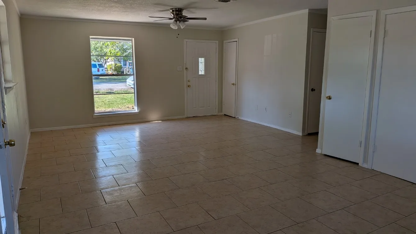 Single Family Residence For Rent in Grayson County , 101 Pecan Street, Howe, Texas 75459, 3 Bedroom, 2 Bathroom, Garage spaces, 1,080 Sqft, built in 1974, mls#21382427, Real Estate Agent in Howe, Homes For Rent in Grayson county, Homes For Rent in Howe, Realtor in Howe Texas, Real Estate Brokerage Independent Realty Texas, Luminita Cordes Realtor