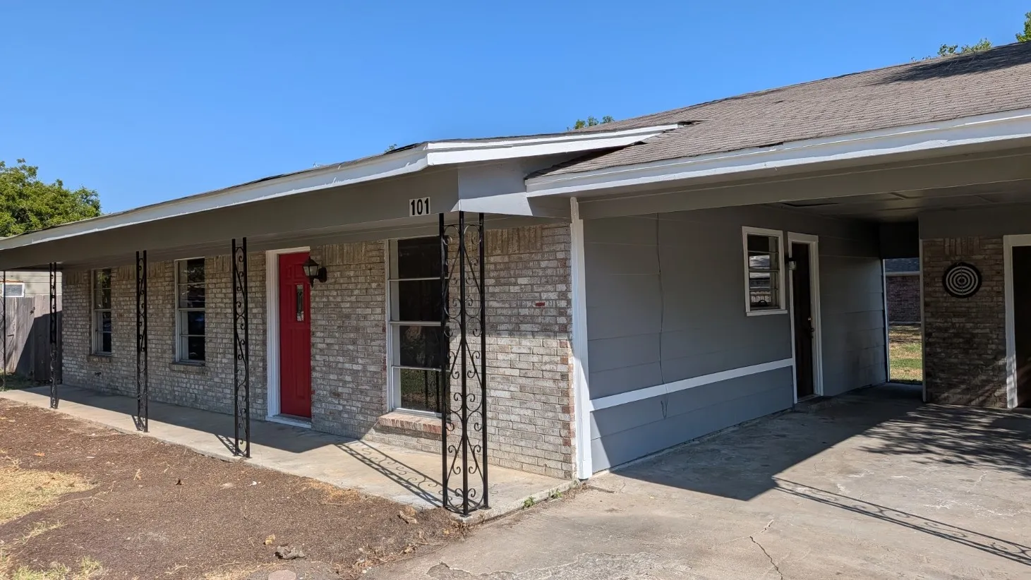 Single Family Residence For Rent in Grayson County , 101 Pecan Street, Howe, Texas 75459, 3 Bedroom, 2 Bathroom, Garage spaces, 1,080 Sqft, built in 1974, mls#21382427, Real Estate Agent in Howe, Homes For Rent in Grayson county, Homes For Rent in Howe, Realtor in Howe Texas, Real Estate Brokerage Independent Realty Texas, Luminita Cordes Realtor