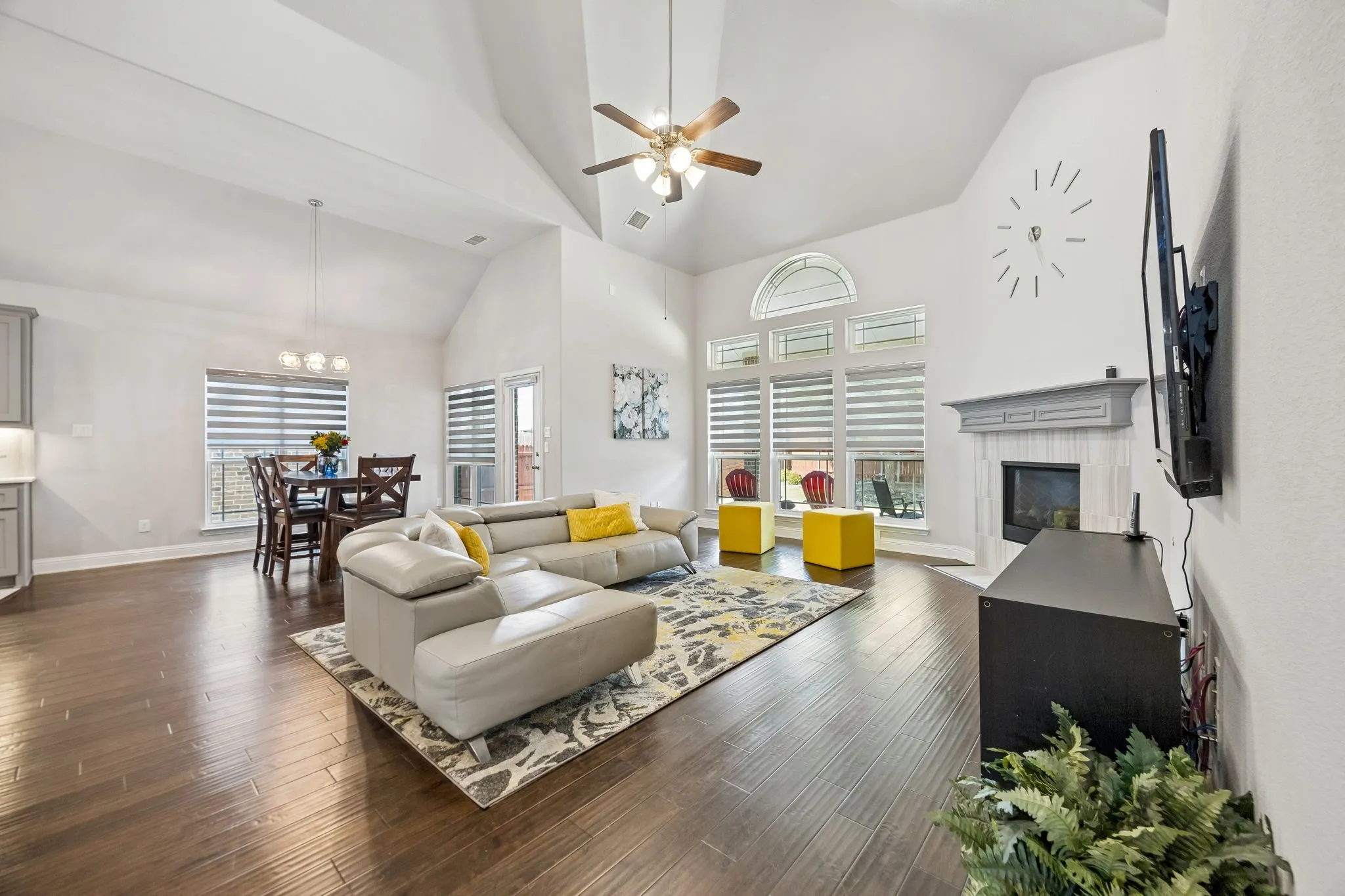 Single Family Residence For Sale in Collin County , 1301 Baynes Drive, Mc Kinney, Texas 75071, 5 Bedroom, 4 Bathroom, 2 Garage spaces, 4,293 Sqft, built in 2018, mls#21380503, Real Estate Agent in Mc Kinney, Homes For Sale in Collin county, Homes For Sale in Mc Kinney, Realtor in Mc Kinney Texas, Real Estate Brokerage Independent Realty Texas, Luminita Cordes Realtor