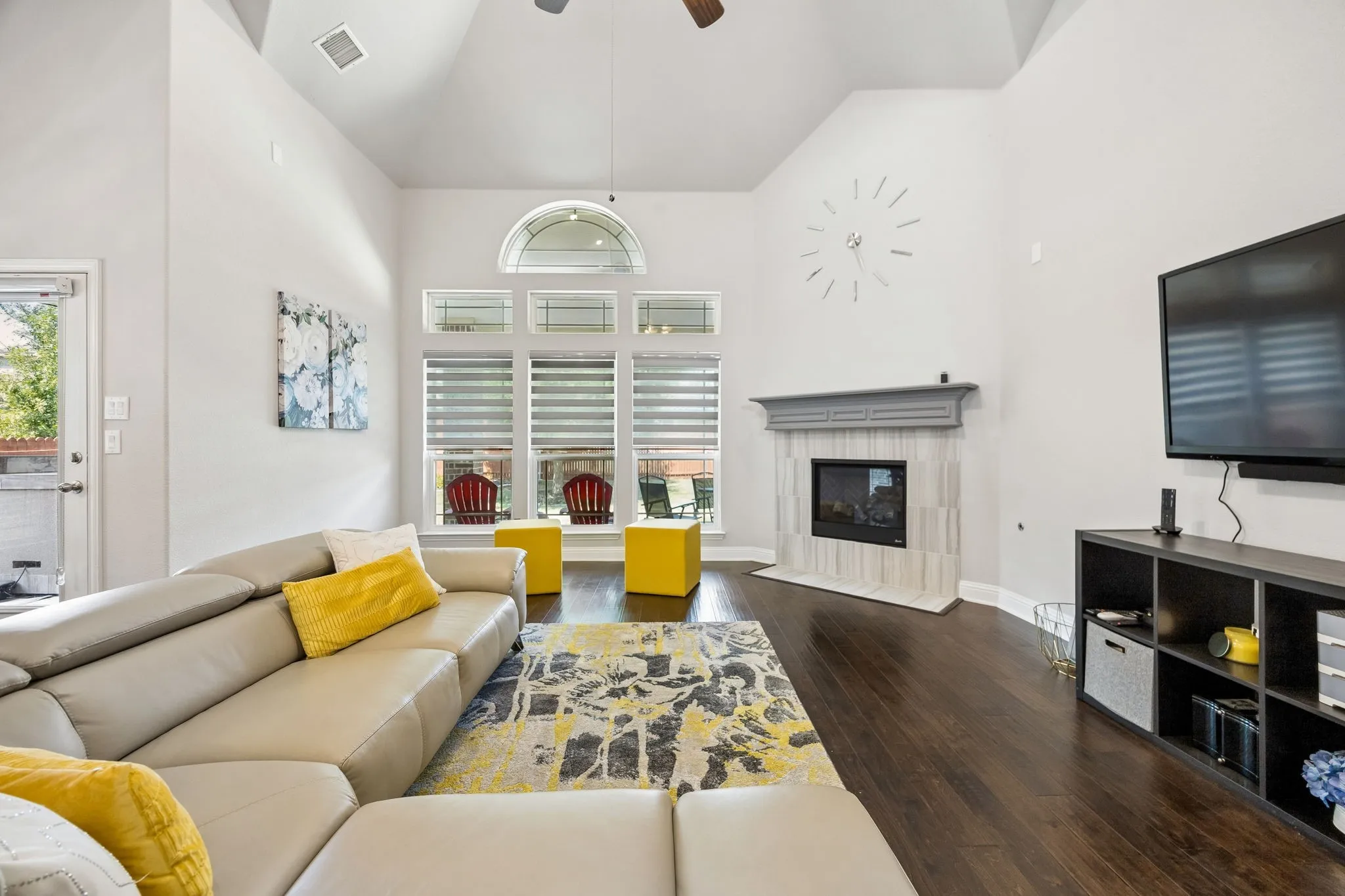Single Family Residence For Sale in Collin County , 1301 Baynes Drive, Mc Kinney, Texas 75071, 5 Bedroom, 4 Bathroom, 2 Garage spaces, 4,293 Sqft, built in 2018, mls#21380503, Real Estate Agent in Mc Kinney, Homes For Sale in Collin county, Homes For Sale in Mc Kinney, Realtor in Mc Kinney Texas, Real Estate Brokerage Independent Realty Texas, Luminita Cordes Realtor