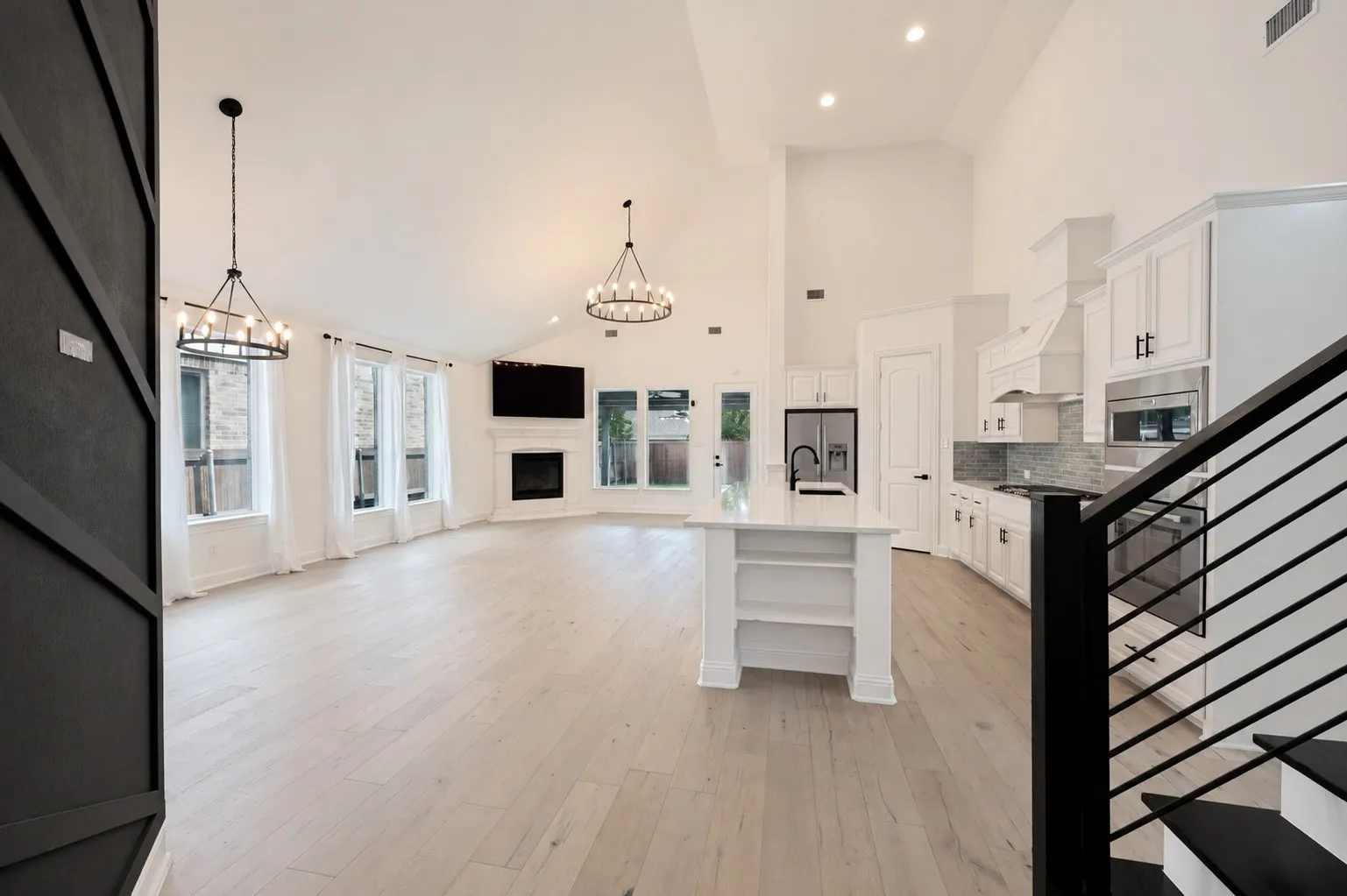 Single Family Residence For Sale in Denton County , 900 Southern Hills Way, Aubrey, Texas 76227, 3 Bedroom, 2 Bathroom, 3 Garage spaces, 2,483 Sqft, built in 2017, mls#21377079, Real Estate Agent in Aubrey, Homes For Sale in Denton county, Homes For Sale in Aubrey, Realtor in Aubrey Texas, Real Estate Brokerage Independent Realty Texas, Luminita Cordes Realtor