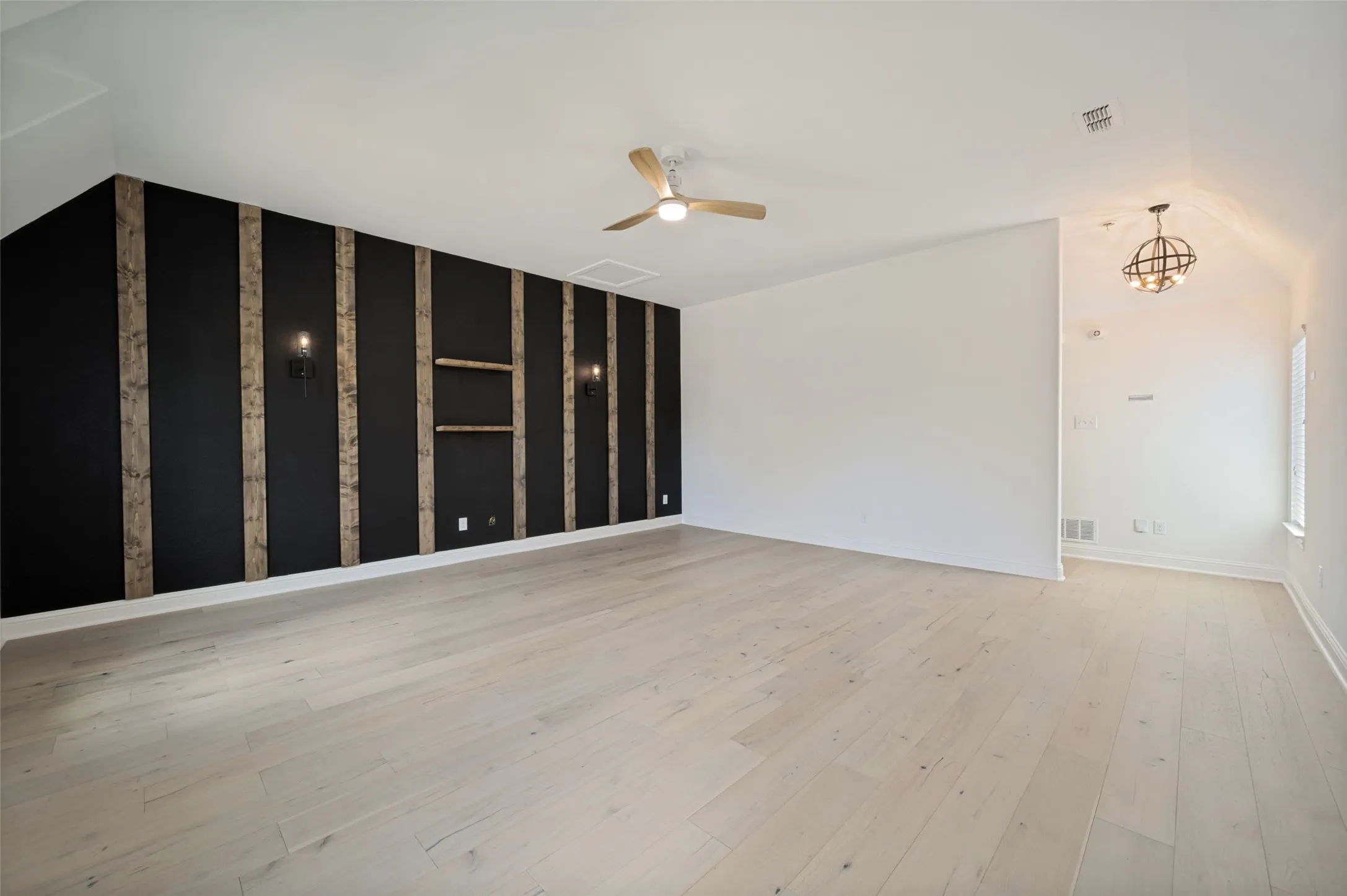Single Family Residence For Sale in Denton County , 900 Southern Hills Way, Aubrey, Texas 76227, 3 Bedroom, 2 Bathroom, 3 Garage spaces, 2,483 Sqft, built in 2017, mls#21377079, Real Estate Agent in Aubrey, Homes For Sale in Denton county, Homes For Sale in Aubrey, Realtor in Aubrey Texas, Real Estate Brokerage Independent Realty Texas, Luminita Cordes Realtor
