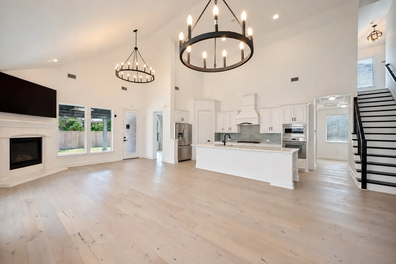 Single Family Residence For Sale in Denton County , 900 Southern Hills Way, Aubrey, Texas 76227, 3 Bedroom, 2 Bathroom, 3 Garage spaces, 2,483 Sqft, built in 2017, mls#21377079, Real Estate Agent in Aubrey, Homes For Sale in Denton county, Homes For Sale in Aubrey, Realtor in Aubrey Texas, Real Estate Brokerage Independent Realty Texas, Luminita Cordes Realtor
