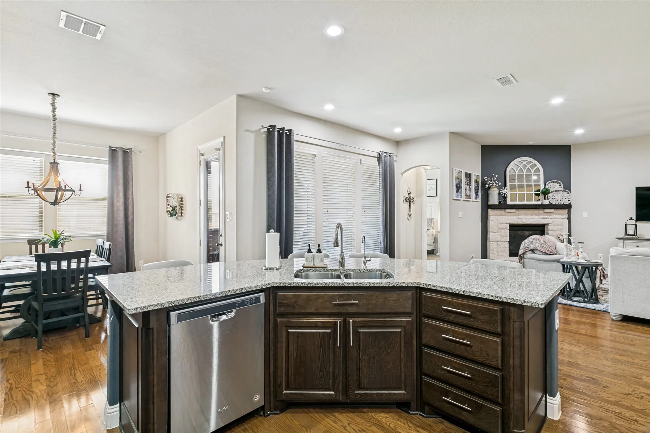 Single Family Residence For Sale in Parker County , 15109 Roderick Road, Aledo, Texas 76008, 4 Bedroom, 3 Bathroom, 2 Garage spaces, 3,460 Sqft, built in 2017, mls#21381121, Real Estate Agent in Aledo, Homes For Sale in Parker county, Homes For Sale in Aledo, Realtor in Aledo Texas, Real Estate Brokerage Independent Realty Texas, Luminita Cordes Realtor