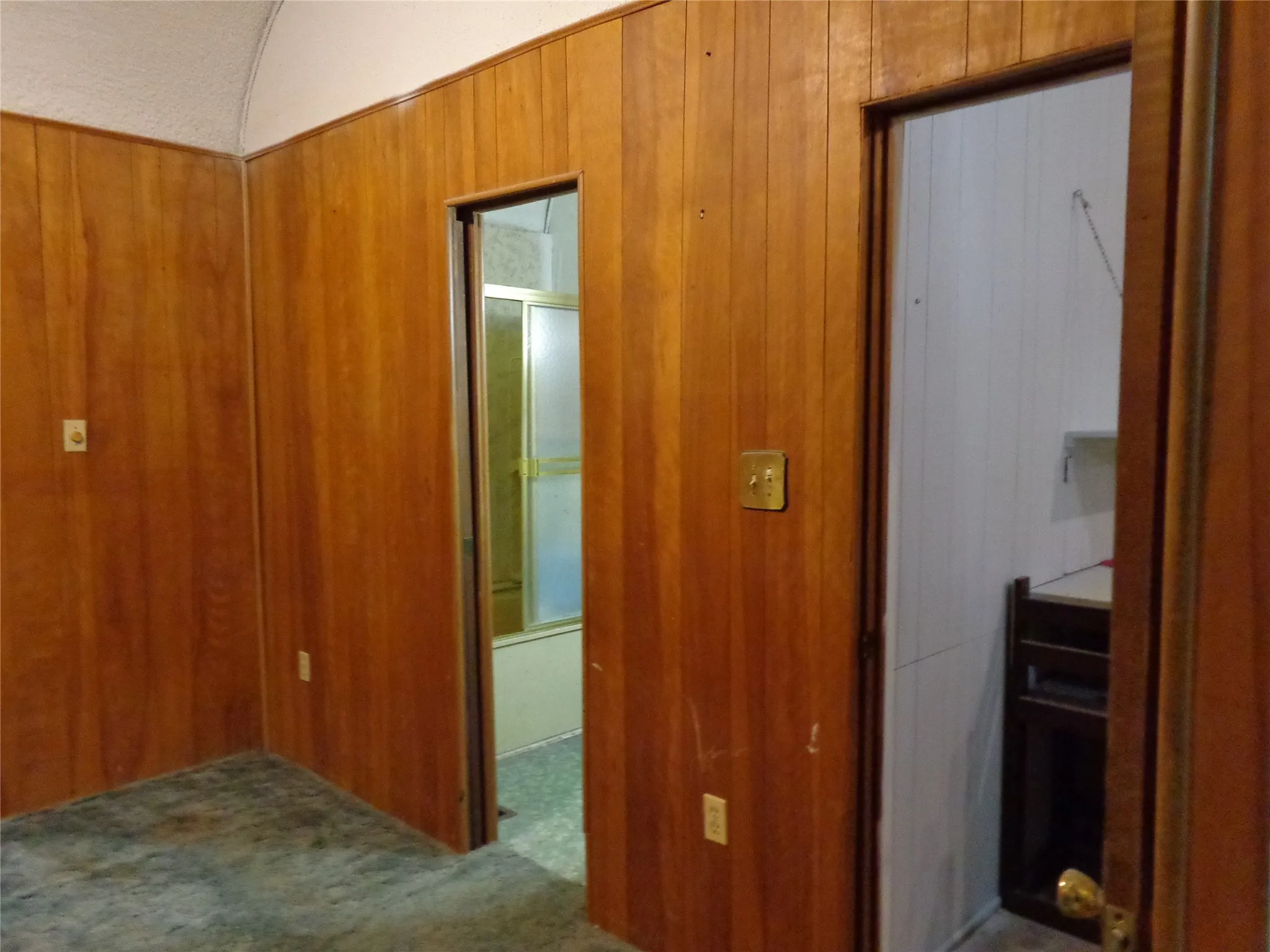 Single Family Residence For Sale in Hill County , 212 Private Road 114, Covington, Texas 76636, 3 Bedroom, 3 Bathroom, 1 Garage spaces, 1,600 Sqft, built in 1970, mls#21378598, Real Estate Agent in Covington, Homes For Sale in Hill county, Homes For Sale in Covington, Realtor in Covington Texas, Real Estate Brokerage Independent Realty Texas, Luminita Cordes Realtor