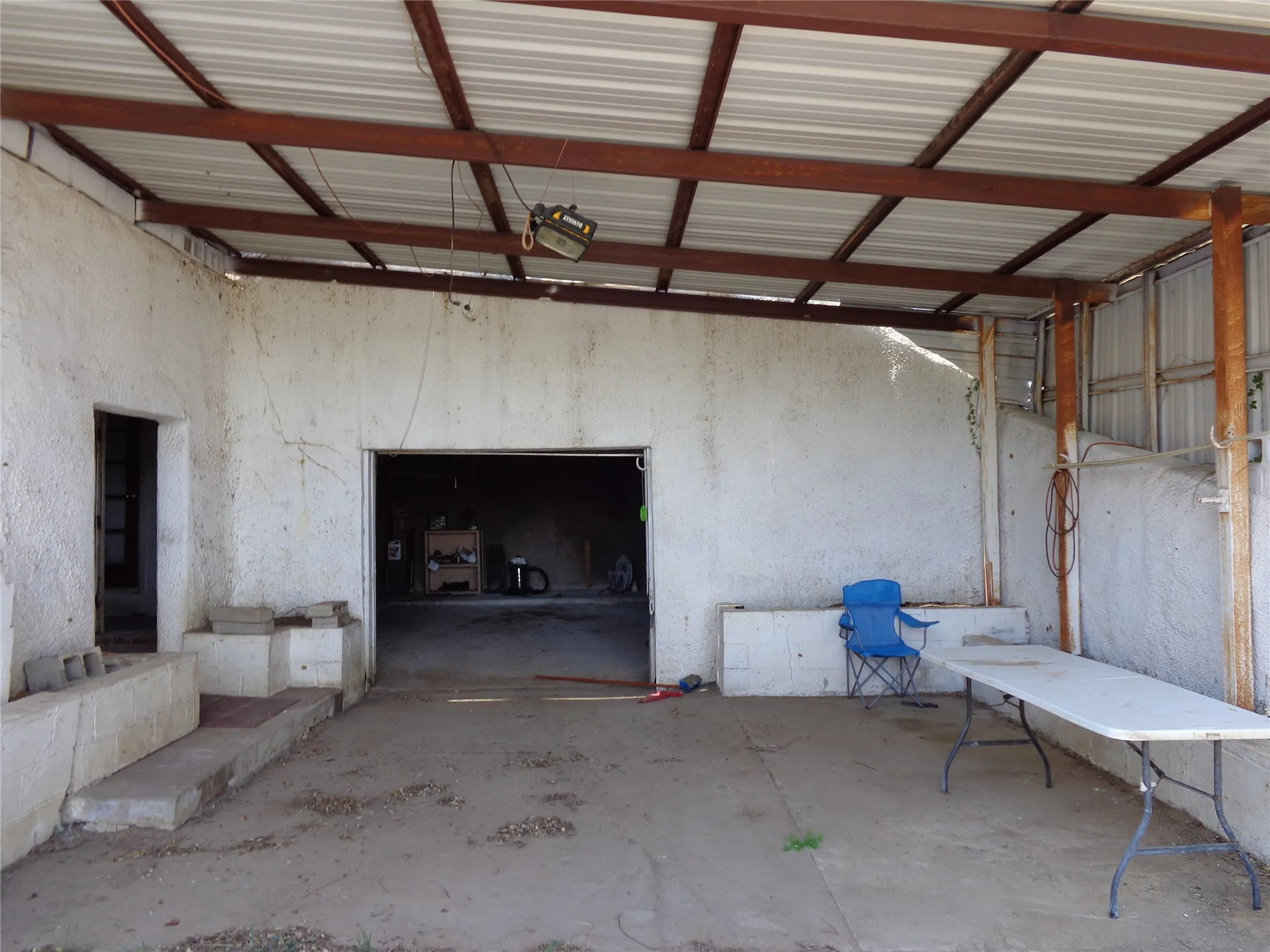 Single Family Residence For Sale in Hill County , 212 Private Road 114, Covington, Texas 76636, 3 Bedroom, 3 Bathroom, 1 Garage spaces, 1,600 Sqft, built in 1970, mls#21378598, Real Estate Agent in Covington, Homes For Sale in Hill county, Homes For Sale in Covington, Realtor in Covington Texas, Real Estate Brokerage Independent Realty Texas, Luminita Cordes Realtor