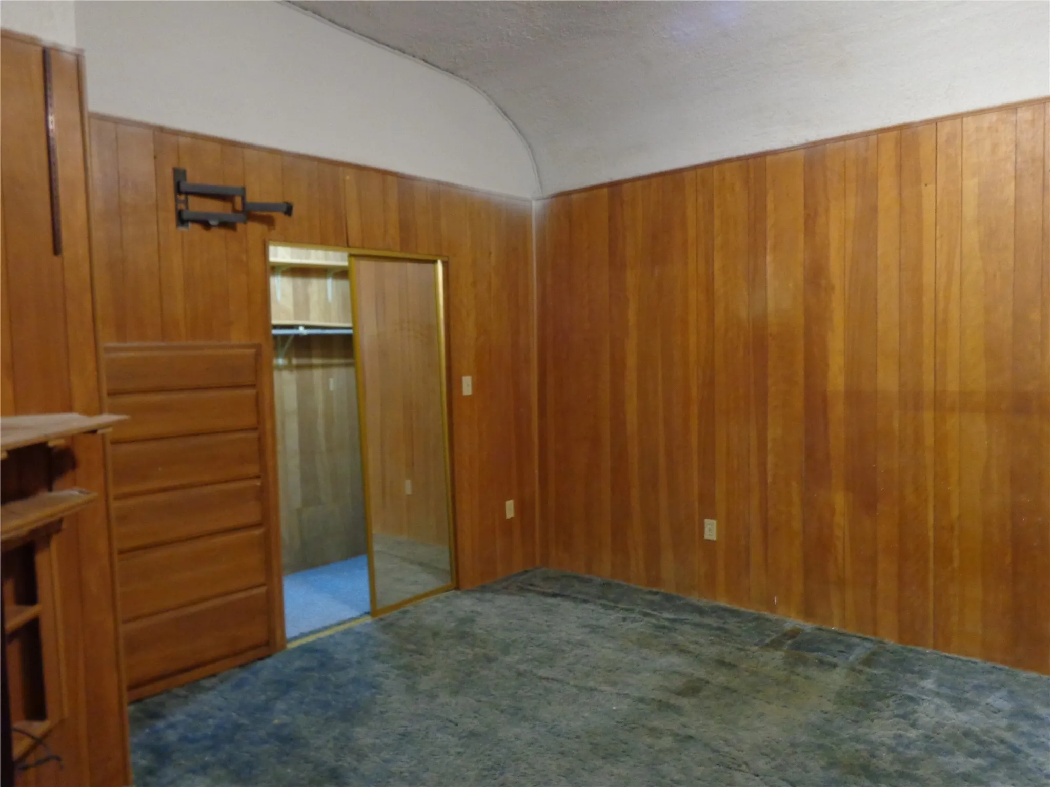 Single Family Residence For Sale in Hill County , 212 Private Road 114, Covington, Texas 76636, 3 Bedroom, 3 Bathroom, 1 Garage spaces, 1,600 Sqft, built in 1970, mls#21378598, Real Estate Agent in Covington, Homes For Sale in Hill county, Homes For Sale in Covington, Realtor in Covington Texas, Real Estate Brokerage Independent Realty Texas, Luminita Cordes Realtor