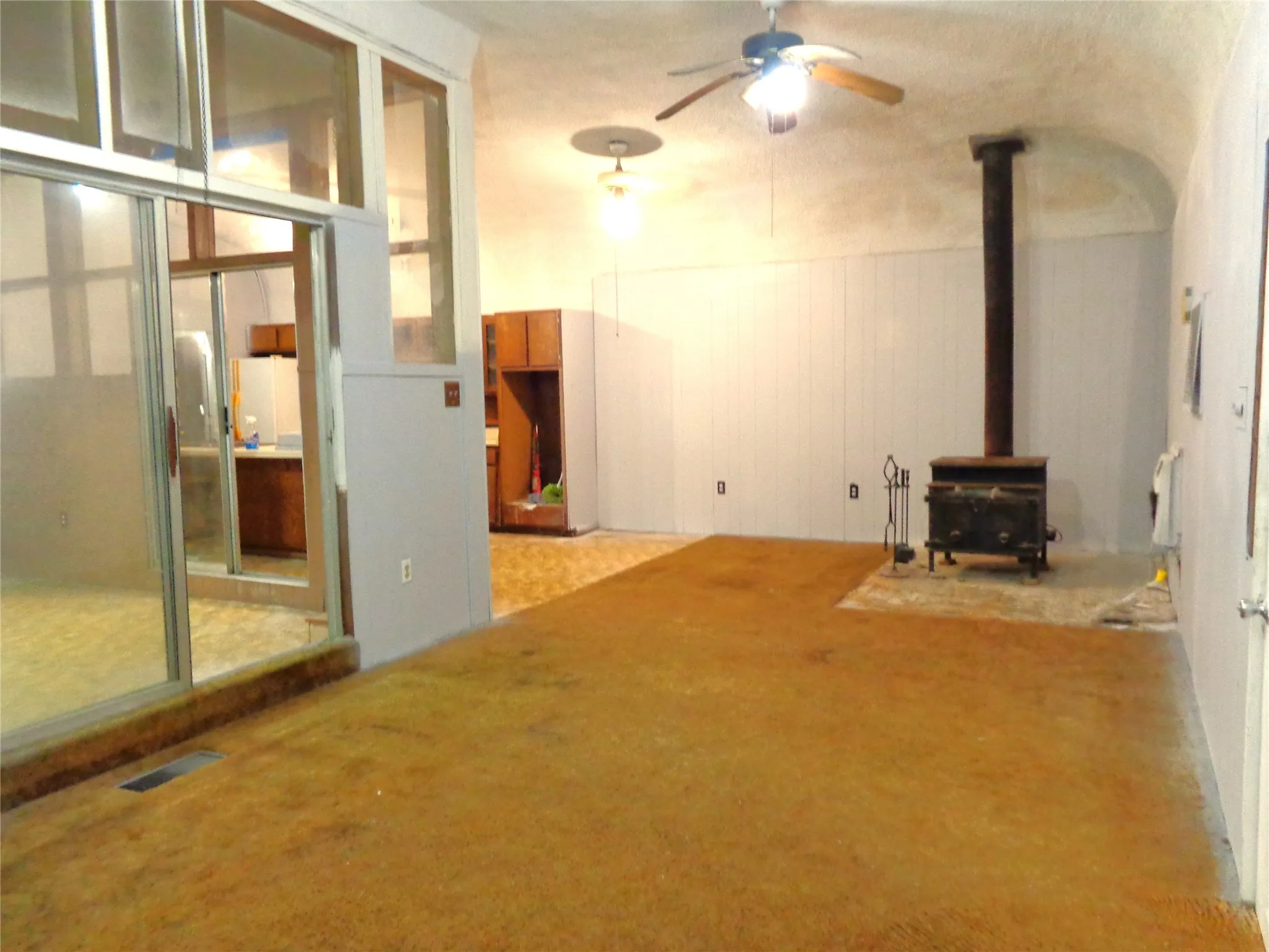 Single Family Residence For Sale in Hill County , 212 Private Road 114, Covington, Texas 76636, 3 Bedroom, 3 Bathroom, 1 Garage spaces, 1,600 Sqft, built in 1970, mls#21378598, Real Estate Agent in Covington, Homes For Sale in Hill county, Homes For Sale in Covington, Realtor in Covington Texas, Real Estate Brokerage Independent Realty Texas, Luminita Cordes Realtor