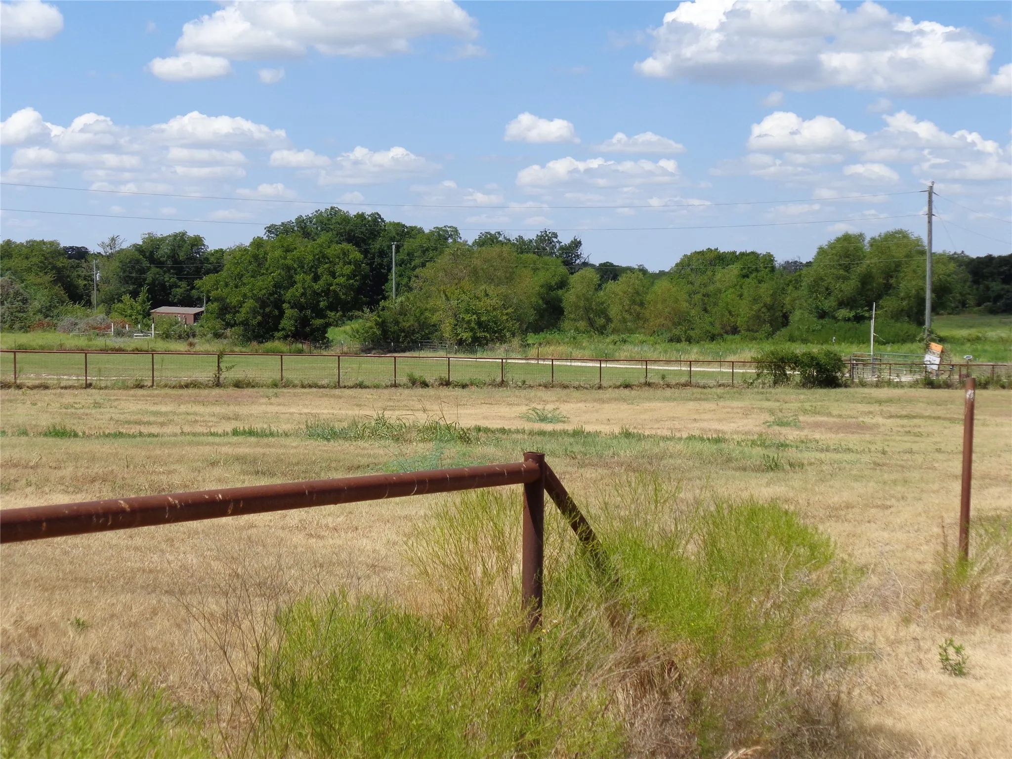 Single Family Residence For Sale in Hill County , 212 Private Road 114, Covington, Texas 76636, 3 Bedroom, 3 Bathroom, 1 Garage spaces, 1,600 Sqft, built in 1970, mls#21378598, Real Estate Agent in Covington, Homes For Sale in Hill county, Homes For Sale in Covington, Realtor in Covington Texas, Real Estate Brokerage Independent Realty Texas, Luminita Cordes Realtor