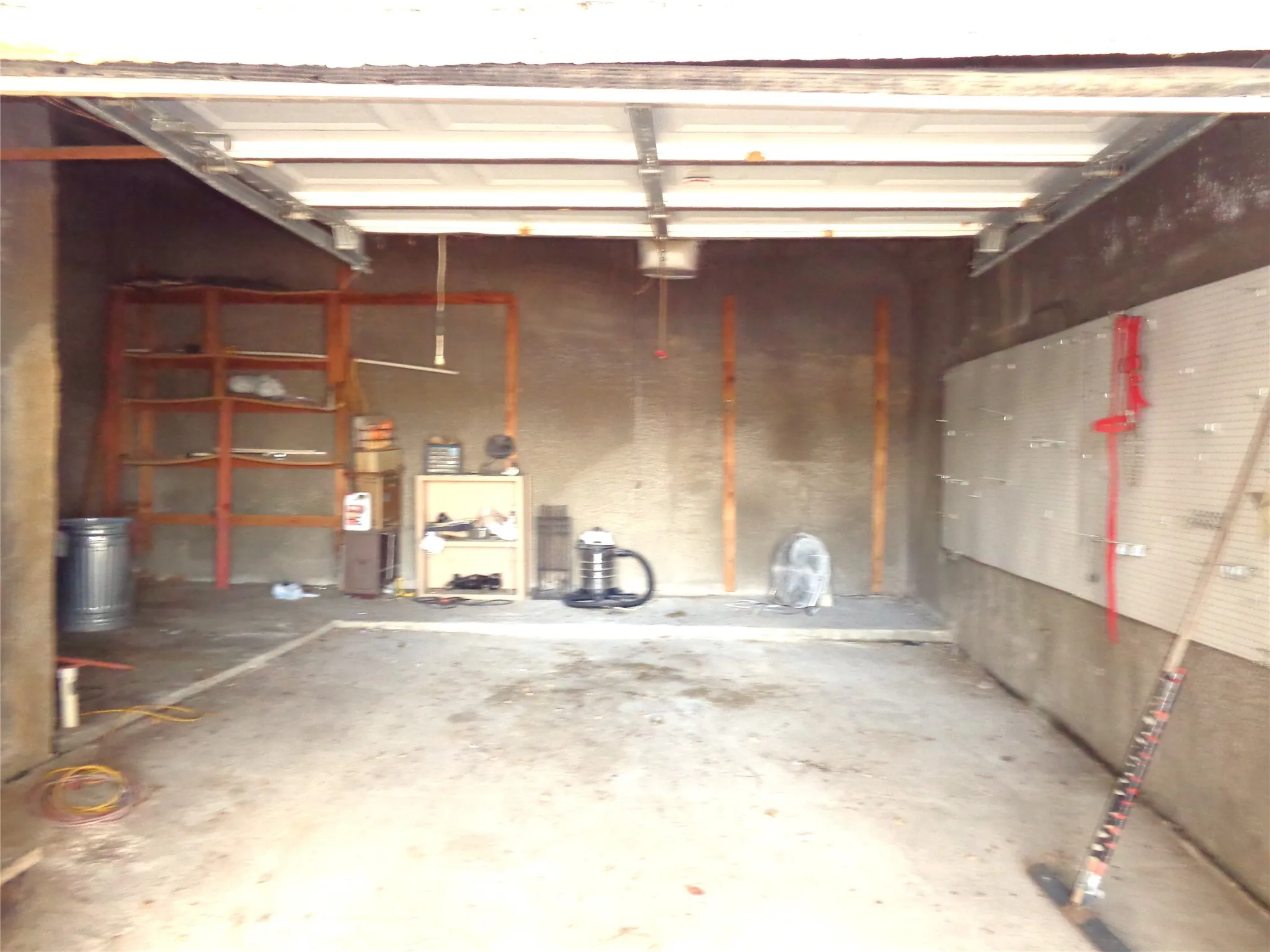 Single Family Residence For Sale in Hill County , 212 Private Road 114, Covington, Texas 76636, 3 Bedroom, 3 Bathroom, 1 Garage spaces, 1,600 Sqft, built in 1970, mls#21378598, Real Estate Agent in Covington, Homes For Sale in Hill county, Homes For Sale in Covington, Realtor in Covington Texas, Real Estate Brokerage Independent Realty Texas, Luminita Cordes Realtor