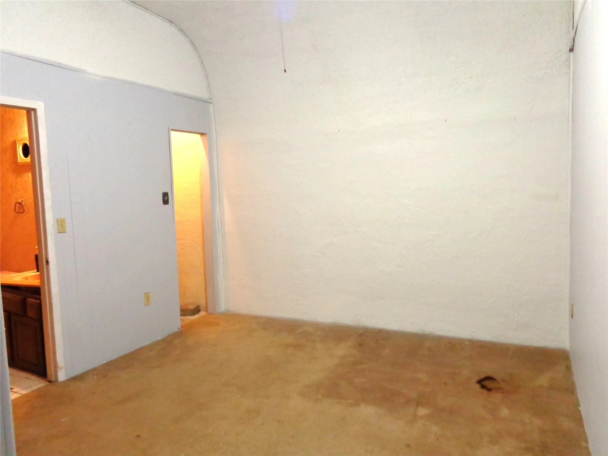 Single Family Residence For Sale in Hill County , 212 Private Road 114, Covington, Texas 76636, 3 Bedroom, 3 Bathroom, 1 Garage spaces, 1,600 Sqft, built in 1970, mls#21378598, Real Estate Agent in Covington, Homes For Sale in Hill county, Homes For Sale in Covington, Realtor in Covington Texas, Real Estate Brokerage Independent Realty Texas, Luminita Cordes Realtor