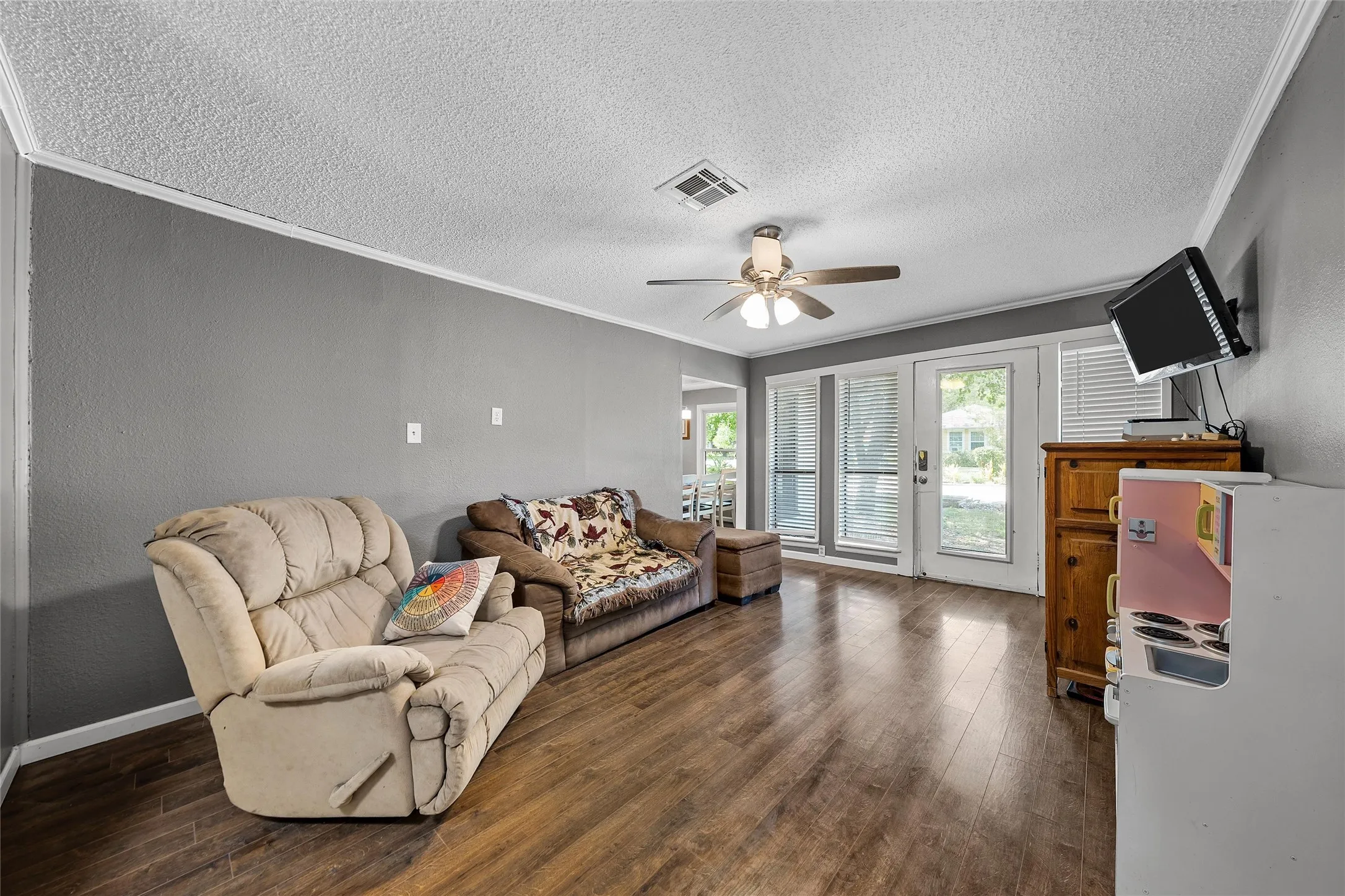Single Family Residence For Sale in Mc Lennan County , 3921 Austin Avenue, Waco, Texas 76710, 3 Bedroom, 2 Bathroom, 1 Garage spaces, 1,735 Sqft, built in 1950, mls#21382257, Real Estate Agent in Waco, Homes For Sale in Mc Lennan county, Homes For Sale in Waco, Realtor in Waco Texas, Real Estate Brokerage Independent Realty Texas, Luminita Cordes Realtor