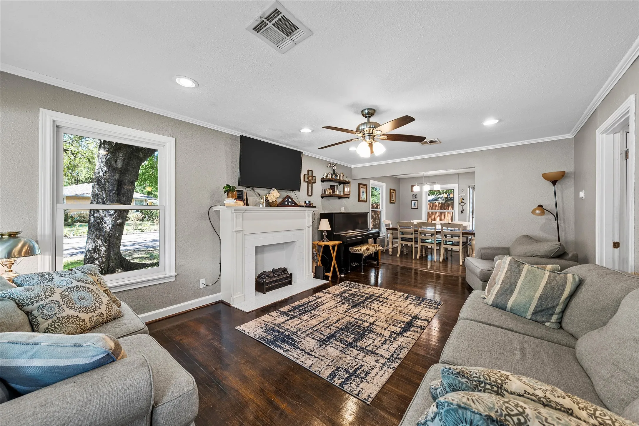 Single Family Residence For Sale in Mc Lennan County , 3921 Austin Avenue, Waco, Texas 76710, 3 Bedroom, 2 Bathroom, 1 Garage spaces, 1,735 Sqft, built in 1950, mls#21382257, Real Estate Agent in Waco, Homes For Sale in Mc Lennan county, Homes For Sale in Waco, Realtor in Waco Texas, Real Estate Brokerage Independent Realty Texas, Luminita Cordes Realtor